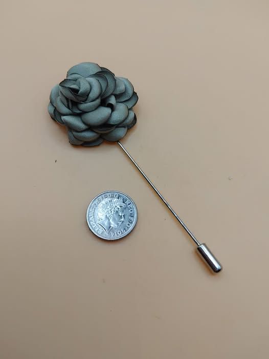 (LP6) Grey silk flower design lapel / hat pin