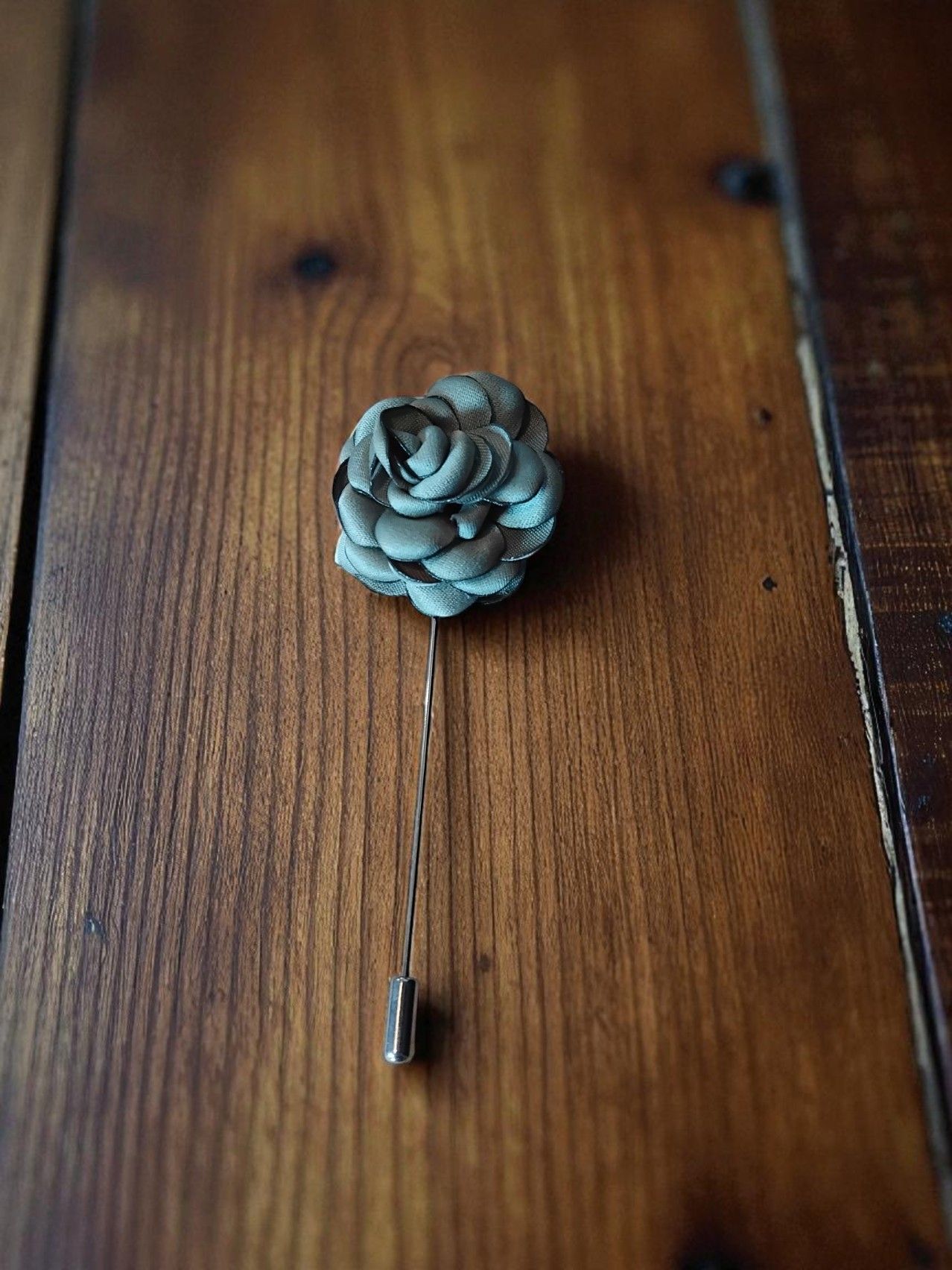 (LP6) Grey silk flower design lapel / hat pin