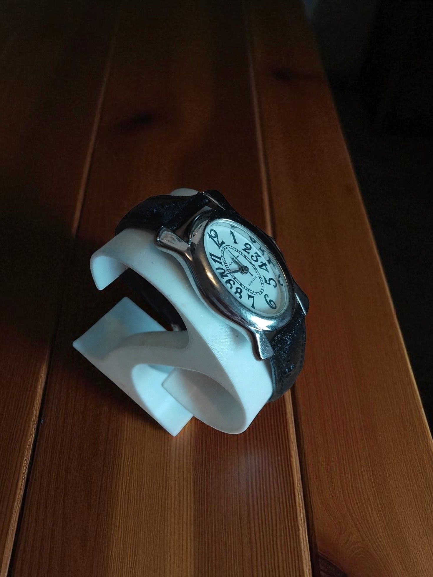 (Lc35) Le Chat ladies/teens leather strap dress watch