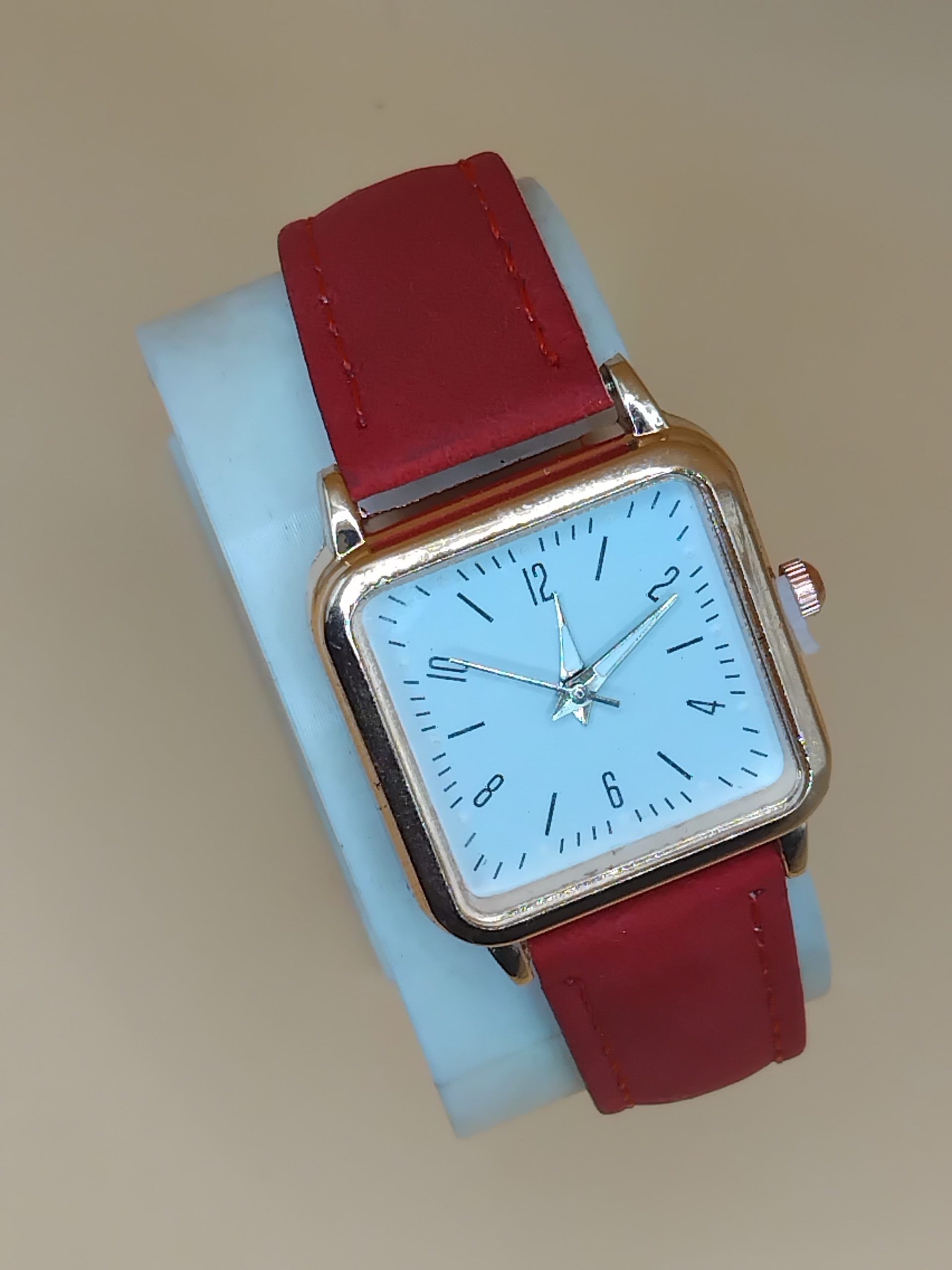 (LW25) Ladies / teenager square face watch