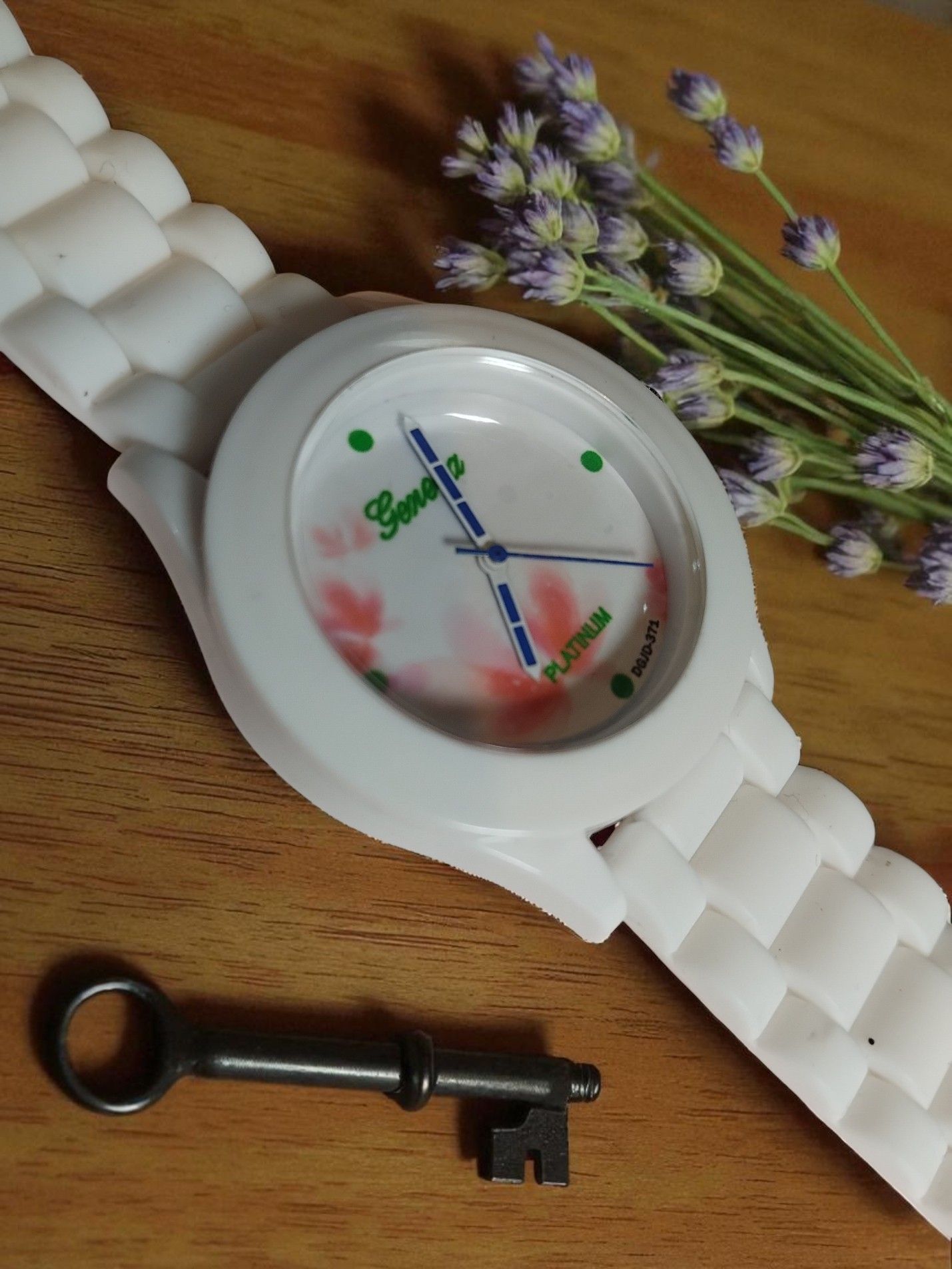 (BW-53) Ladies or teenager Geneva Platinum silicone strap watch