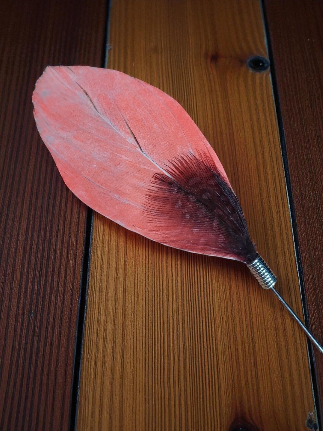(LP20) Salmon and black feather design lapel pin