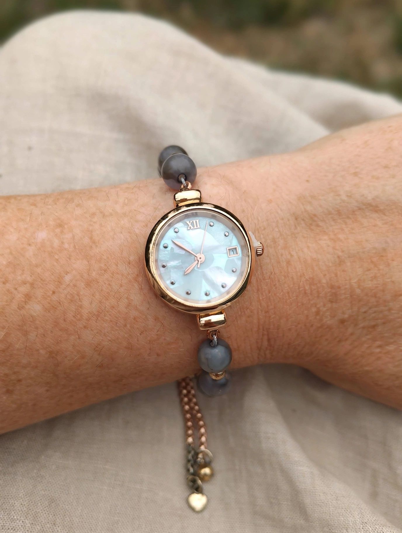 (LW224) Drawstring round faced with beads ladies / teens dress watch boxed