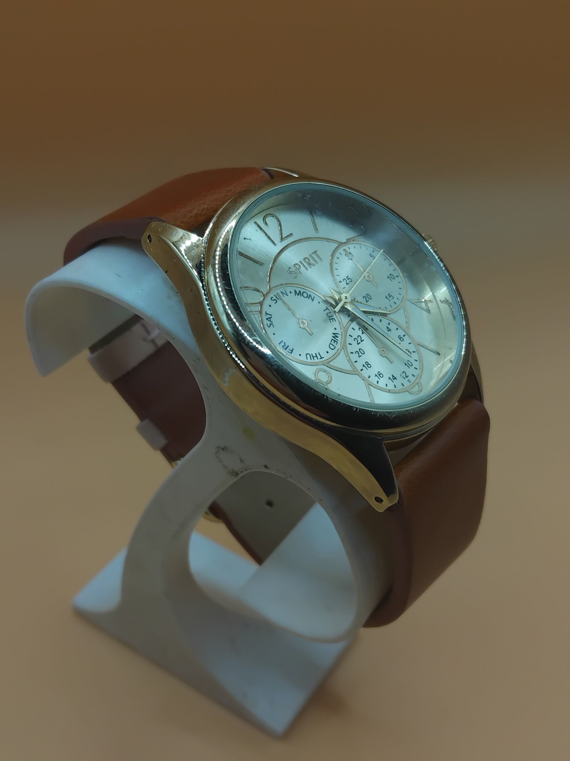 (MW32) Gents Spirit Brown leather strap watch