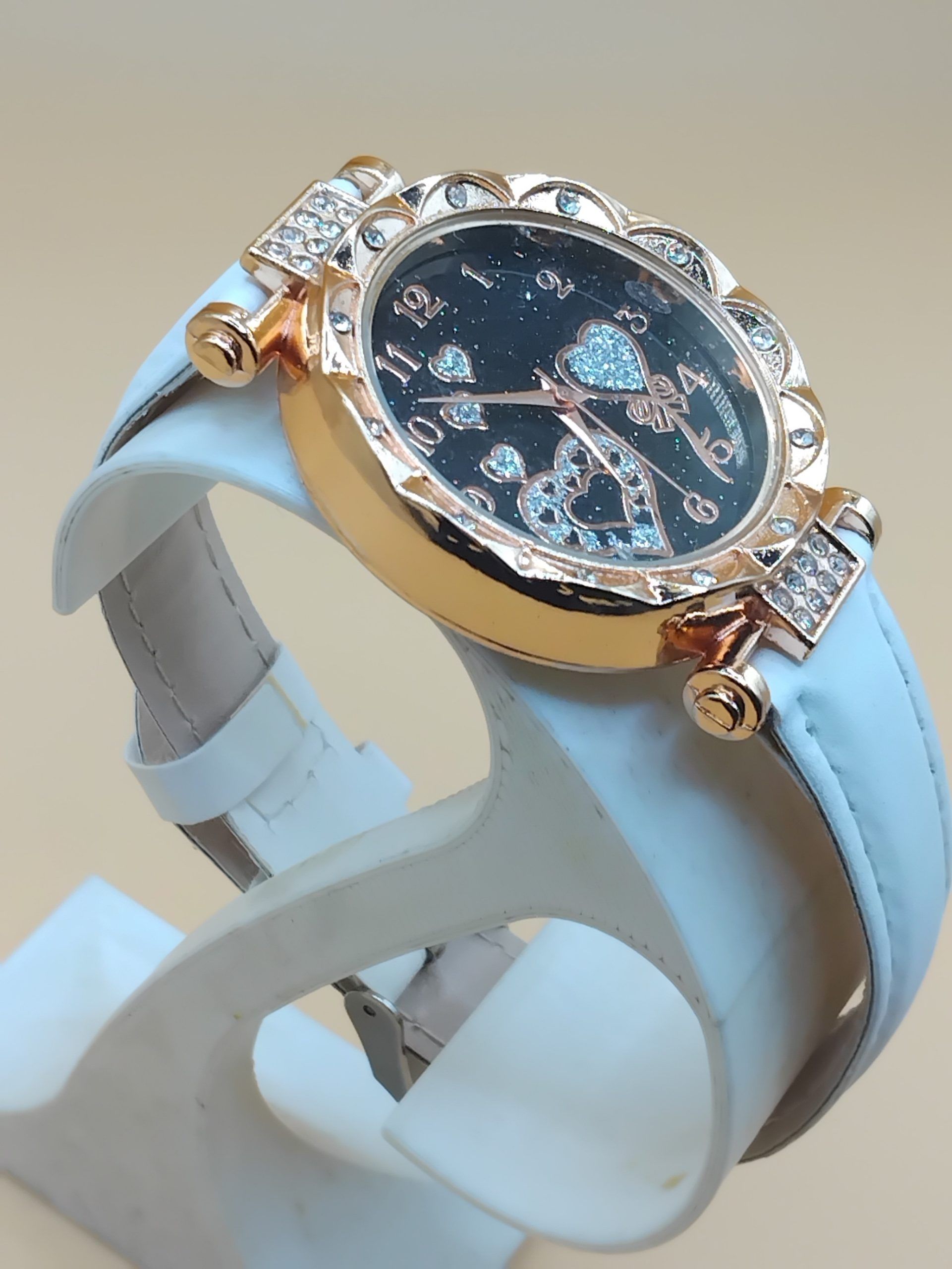 (LW22) Ladies / teenager semi bling leather strap watch