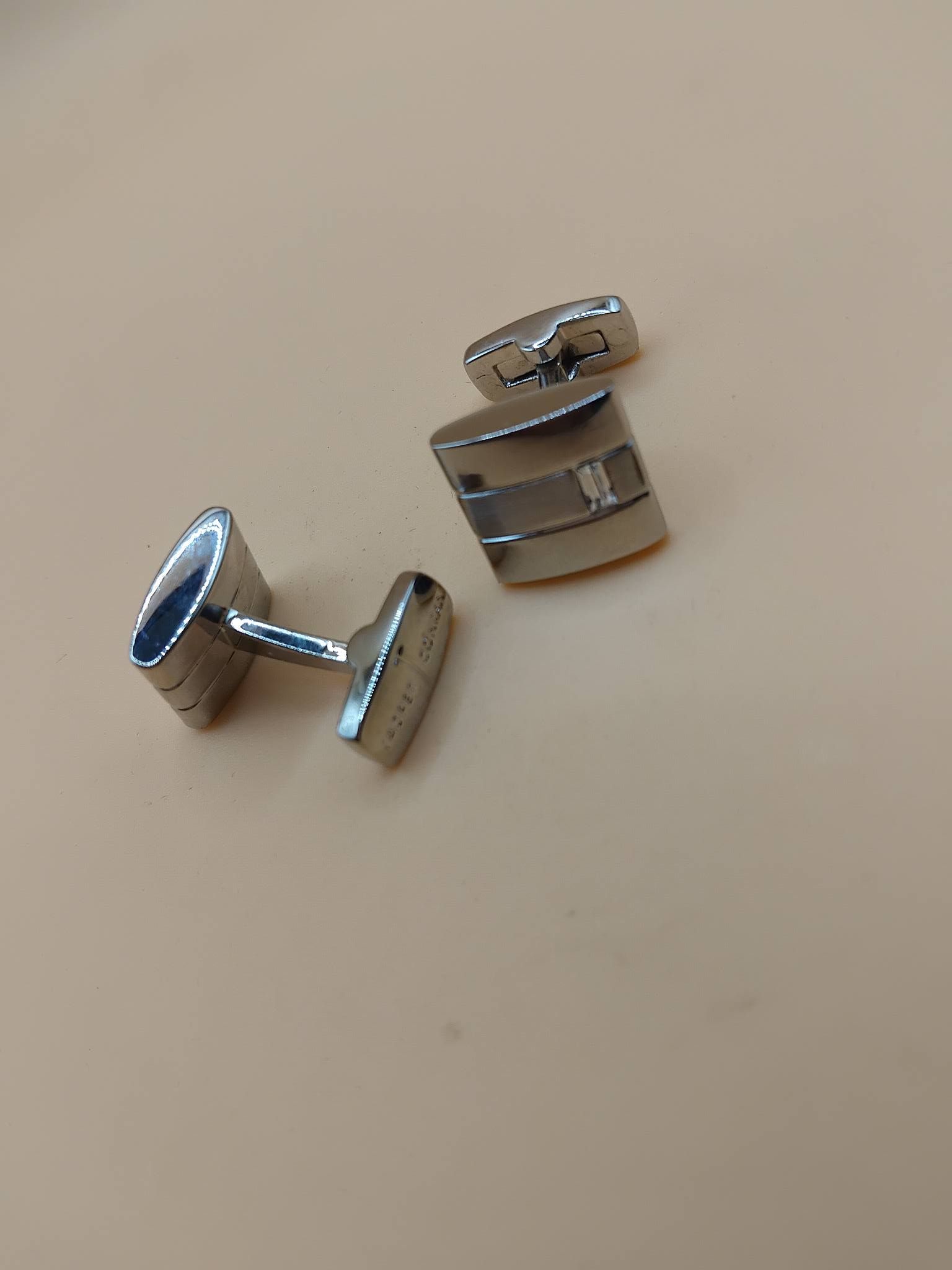 (Cf18) Pair of Jasper Conrad cufflinks with clear quartz crystal