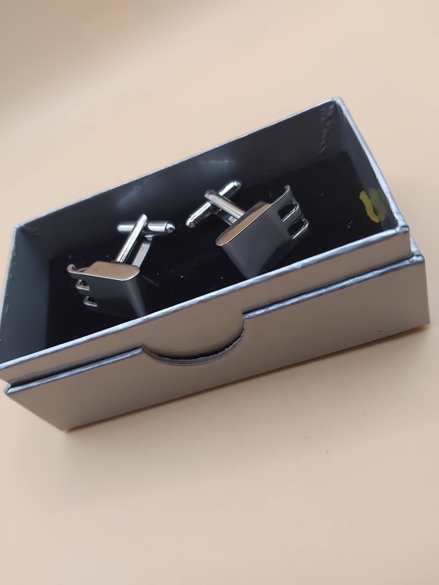 (Cf12) Pair of fun geometrical design 2 quality cufflinks