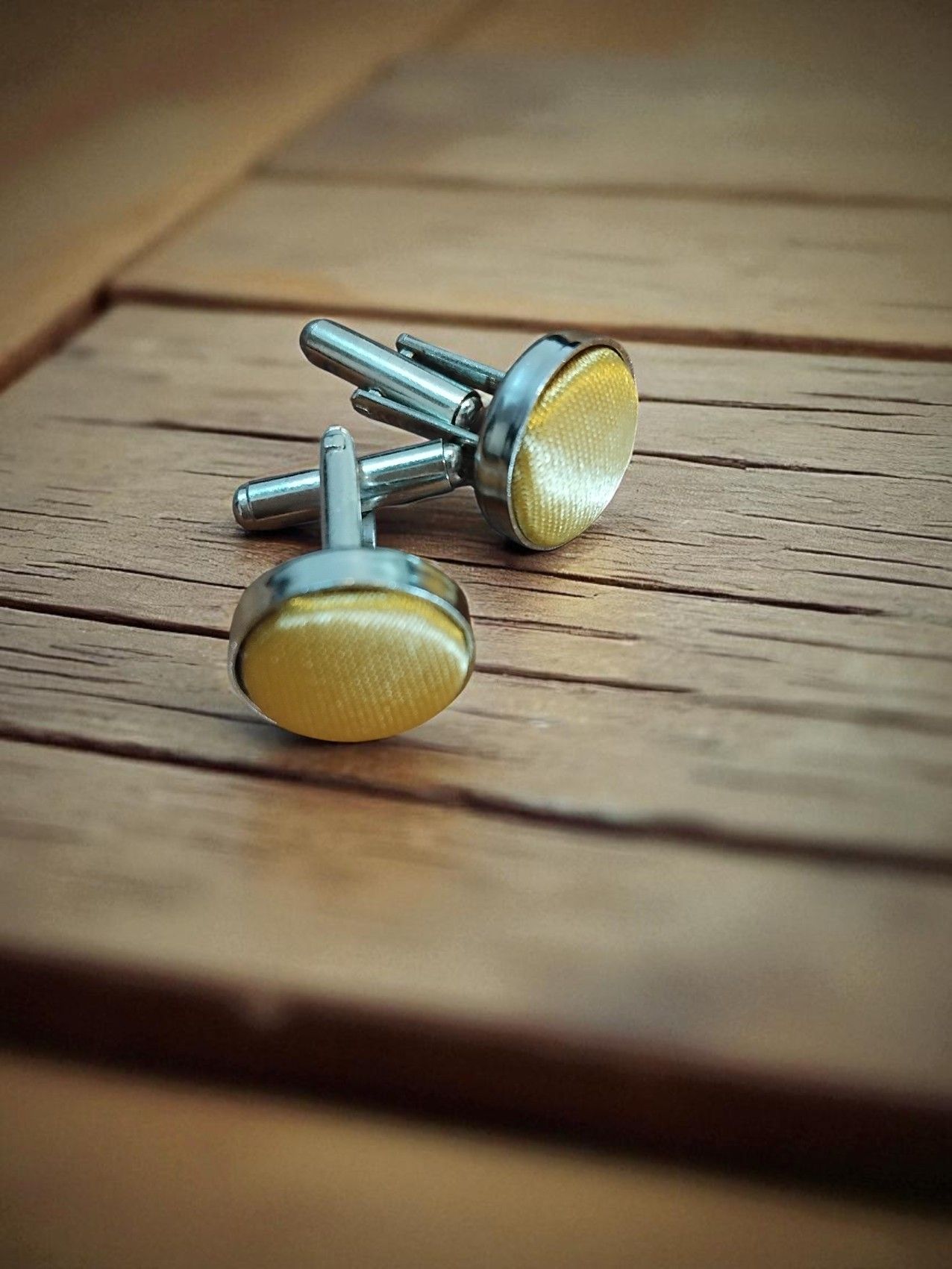(Cf1) Pair of coloured ceramic on stainless steel boxed cufflinks
