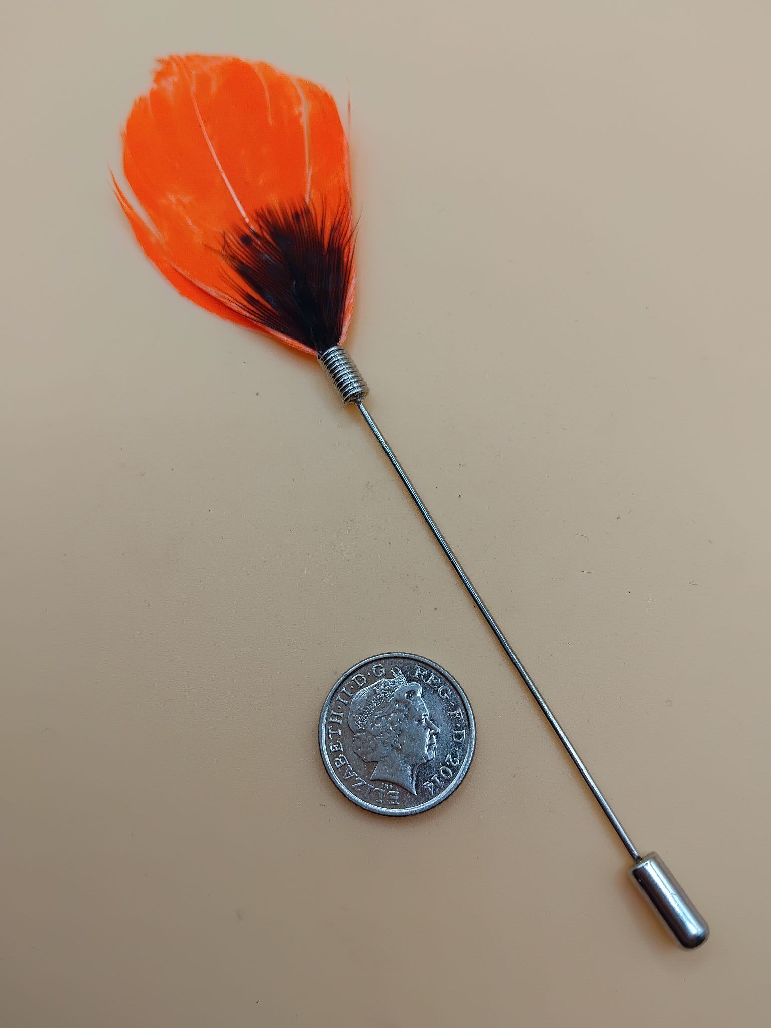 (LP20) Salmon and black feather design lapel pin