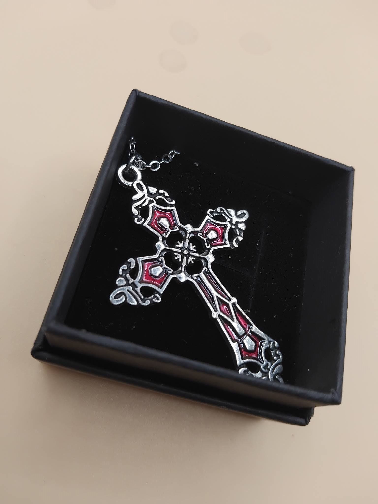 (N609) Cross pendant necklace
