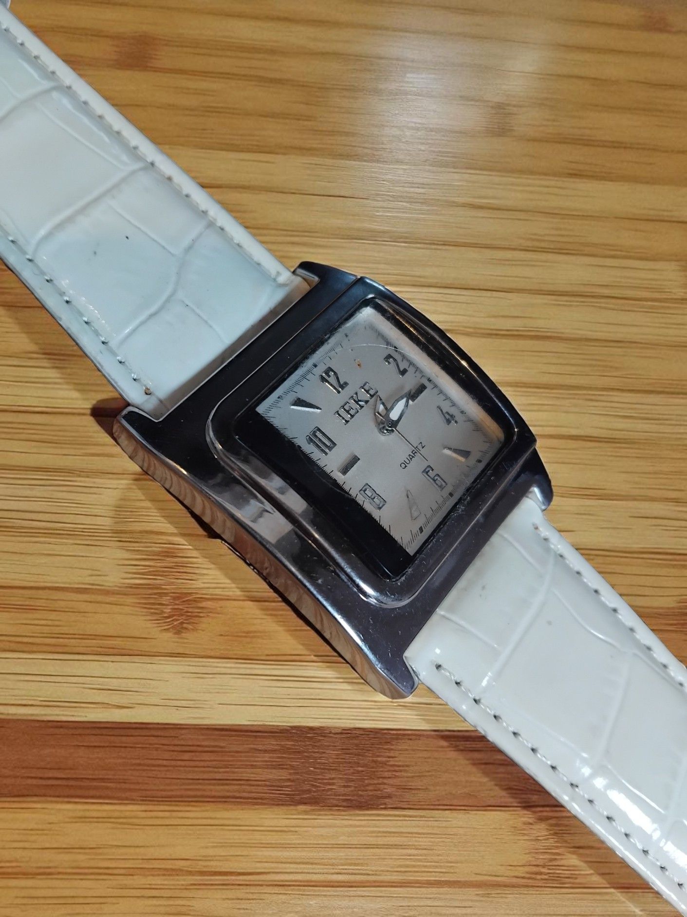 (LW195) IEKI ladies leather strap boxed wrist watch