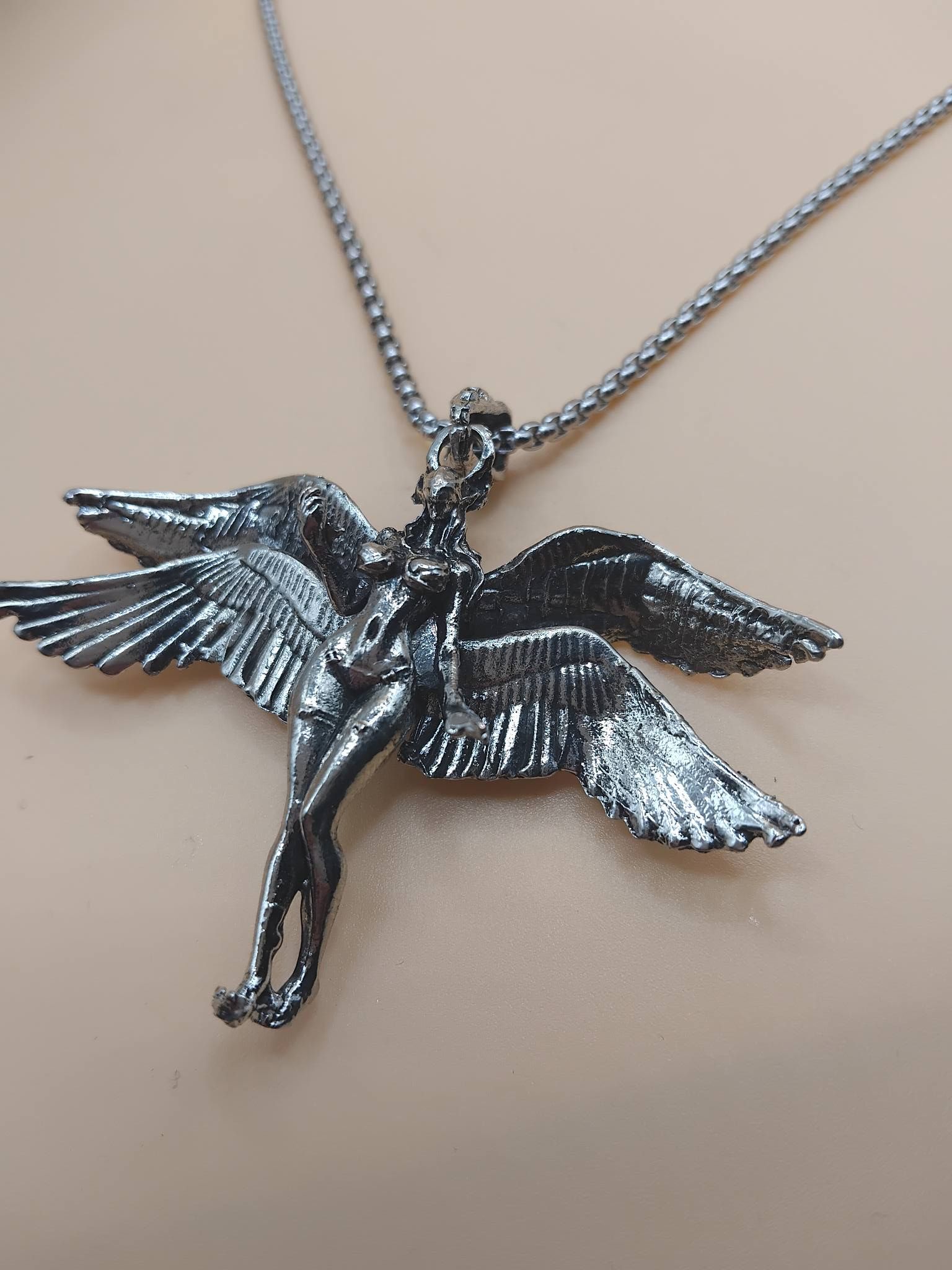 (N30) Seusuk classic four winged angel pendant necklace