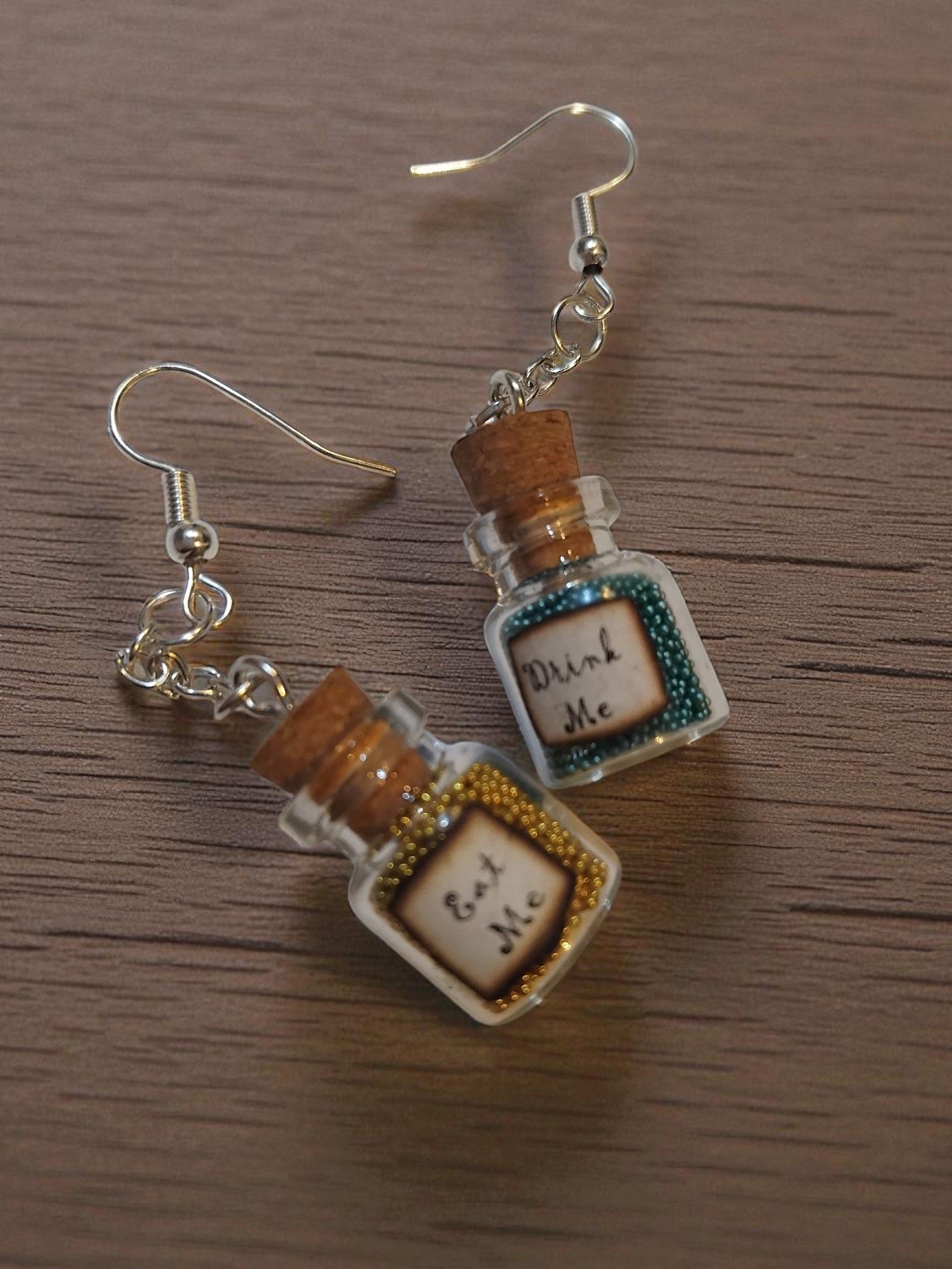 (E18) Fun Eat me and Drink me earrings boxed
