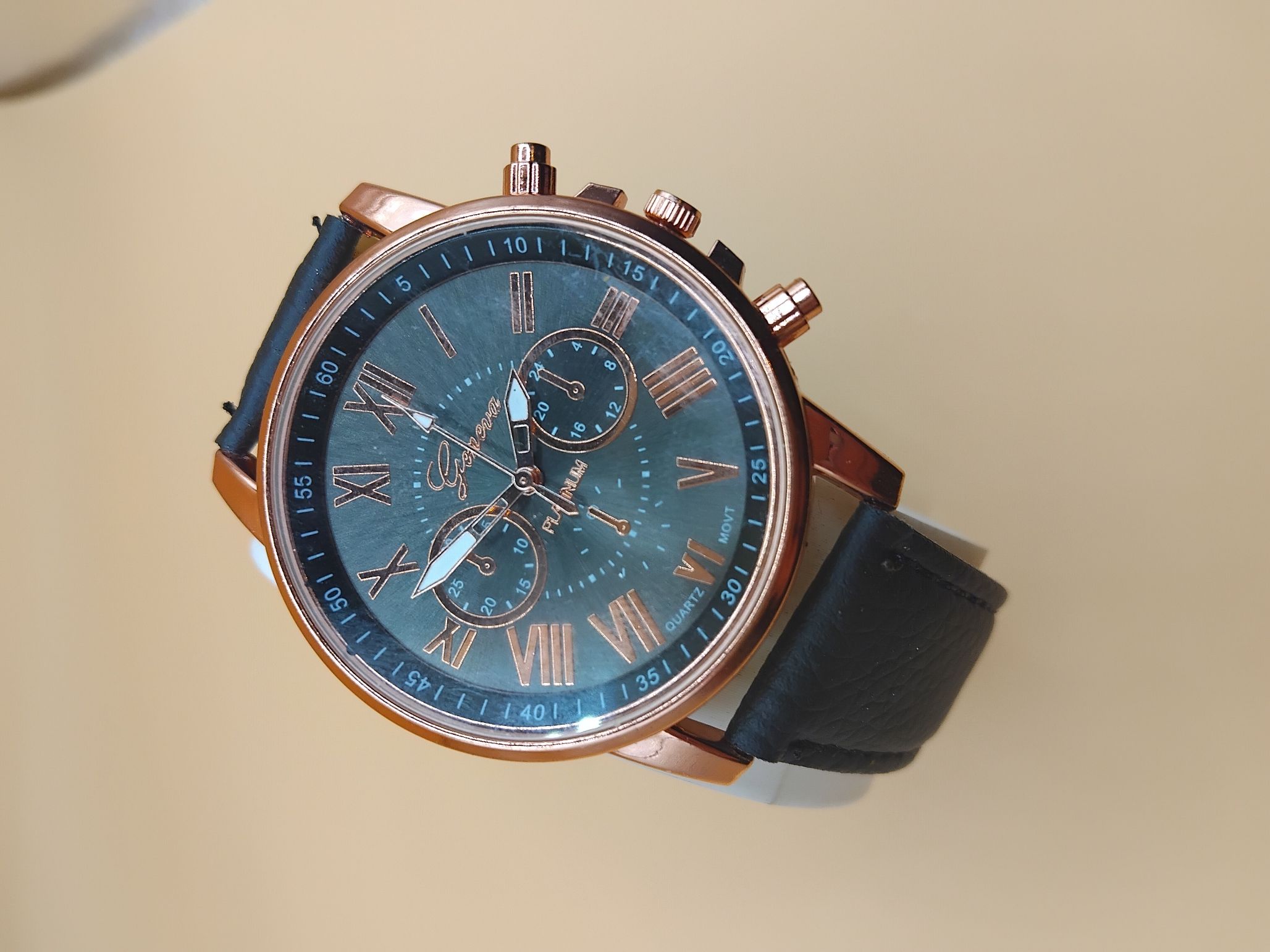 (LW20) Geneva Unisex leather strap watch