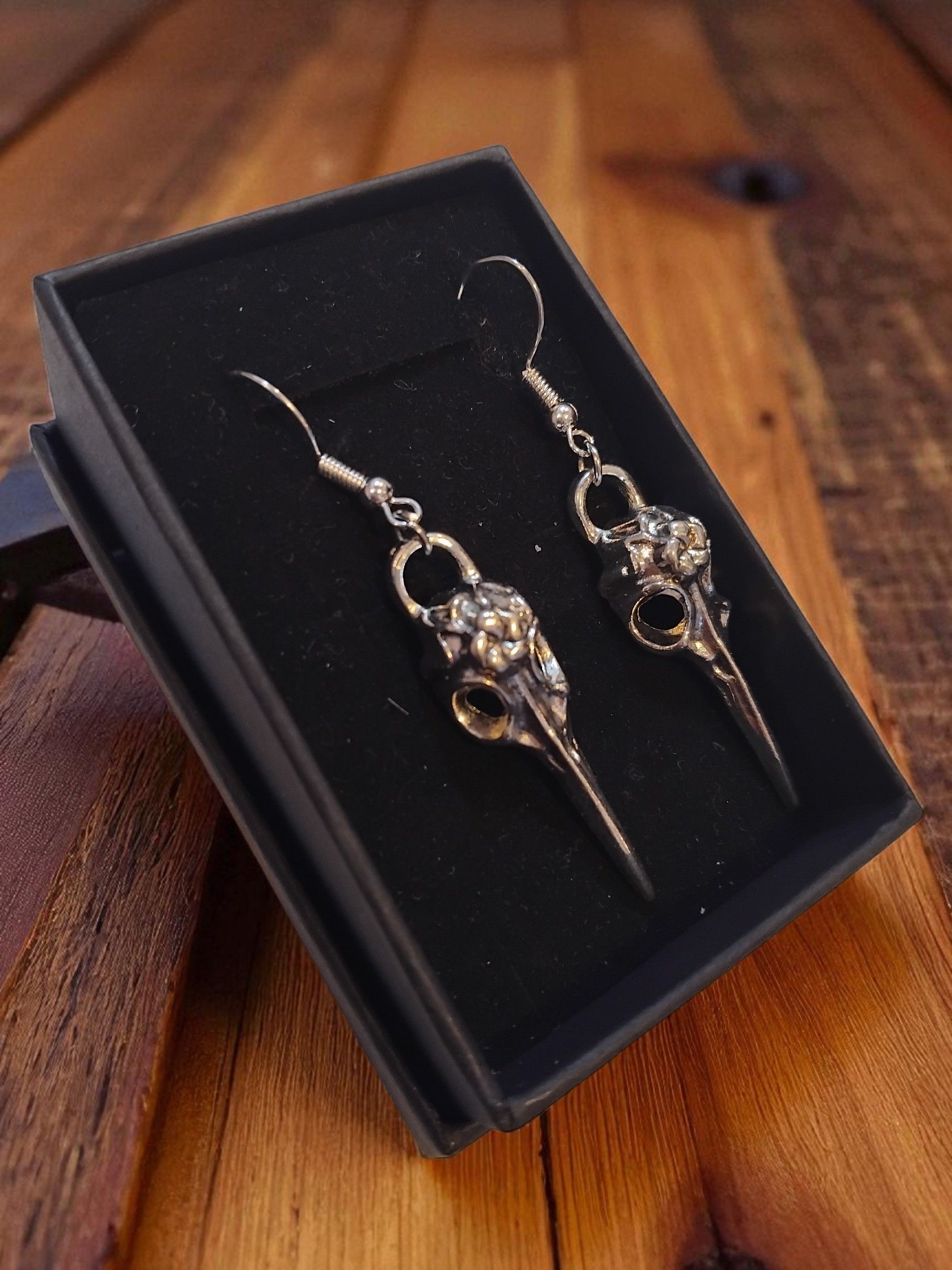 (E22) Pointed skull stainless steel Goth earrings