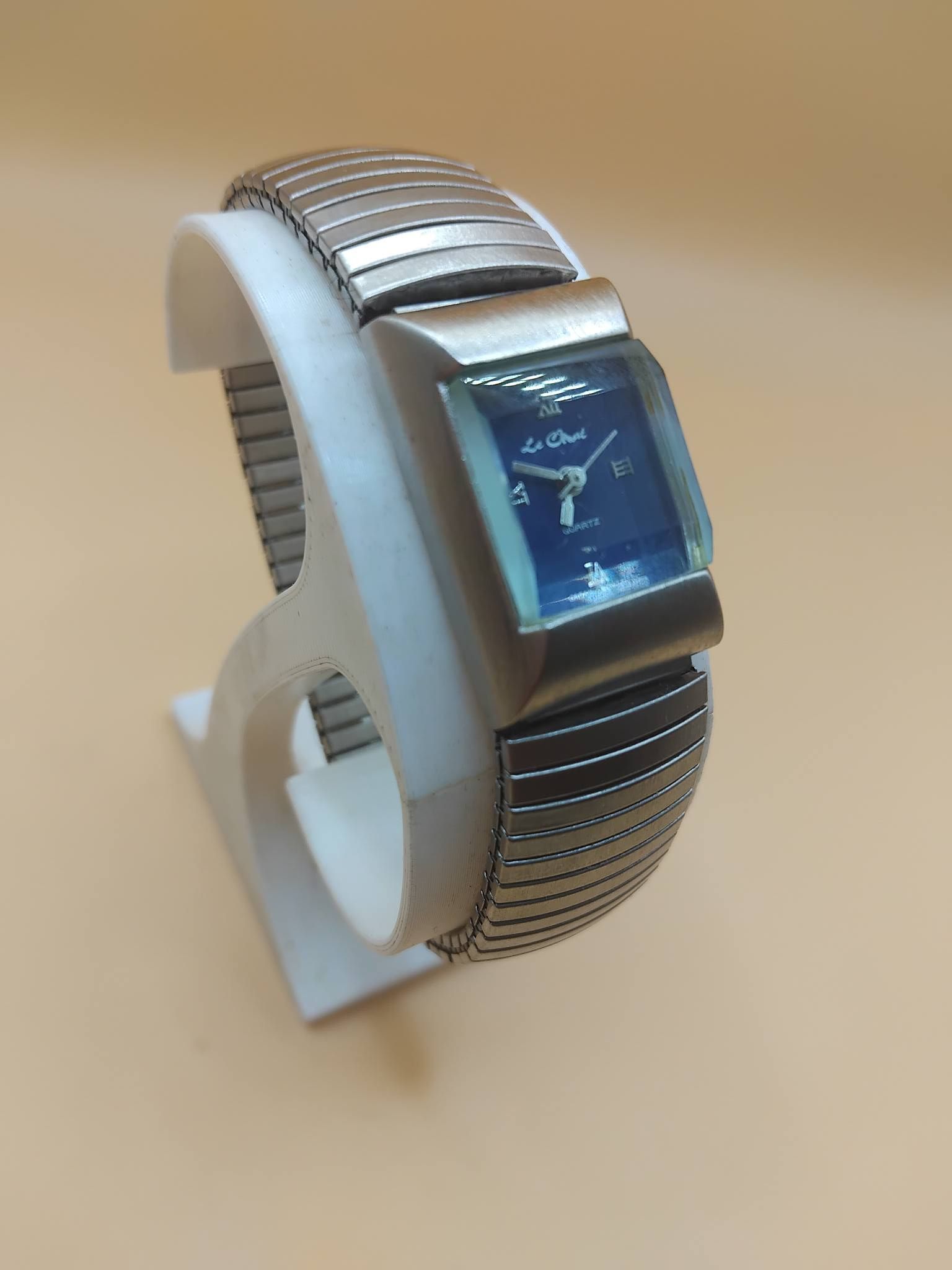 (Lc62) Ladies stainless steel expandable strap watch