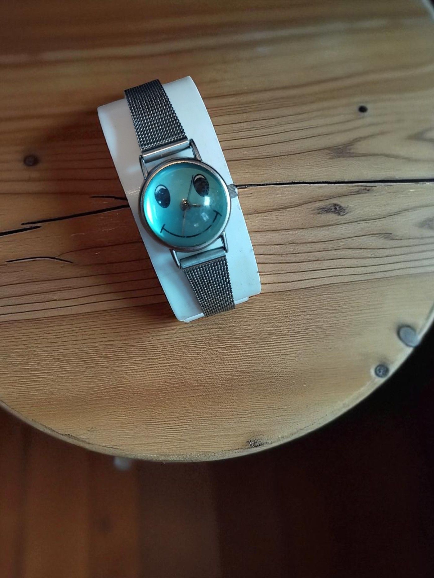 (LW130) Ladies / teens convex smiley face watch on stainless steel strap