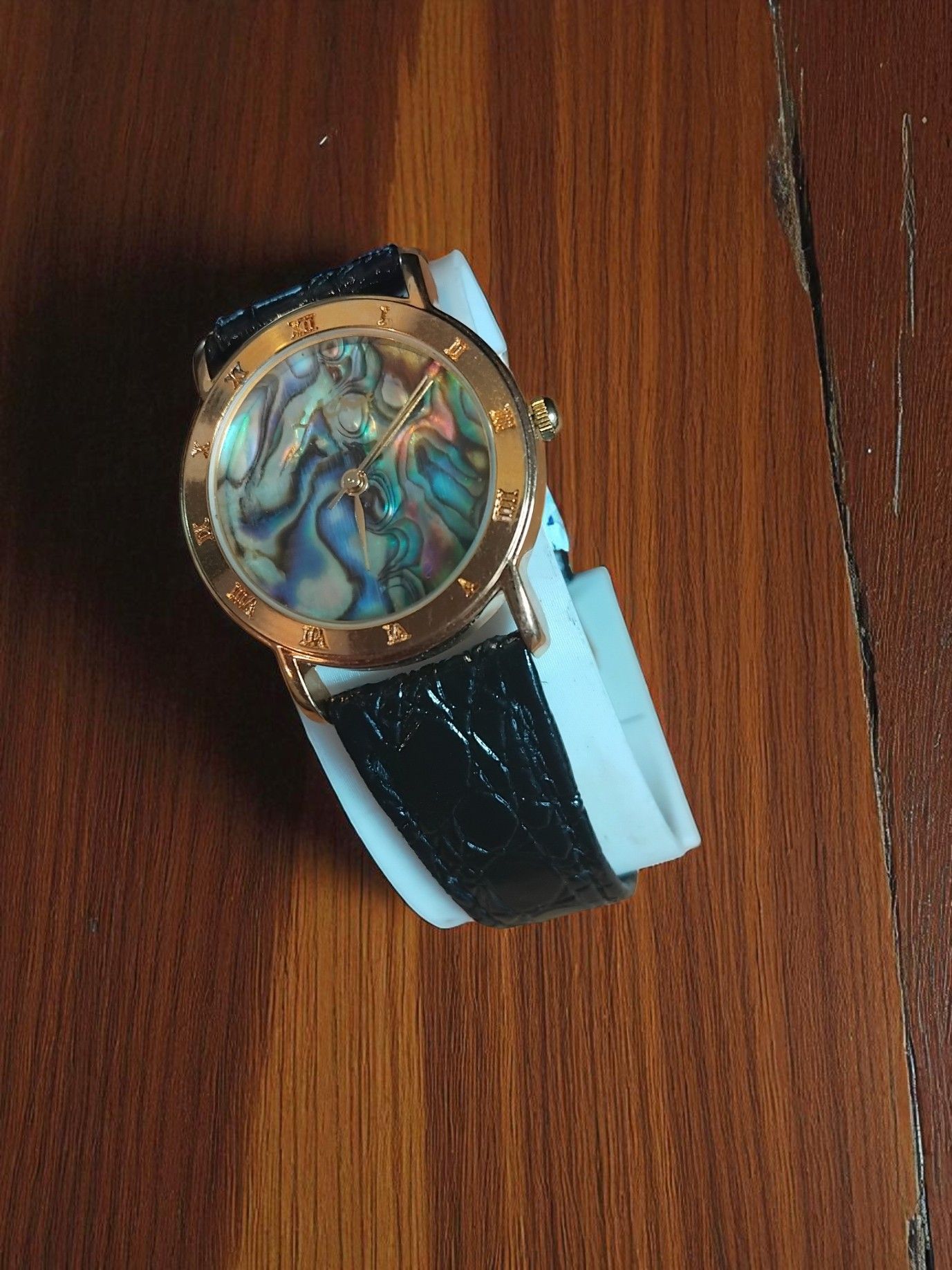 (Lc55) Le Chat Ladies/teens shiny black leather strap watch