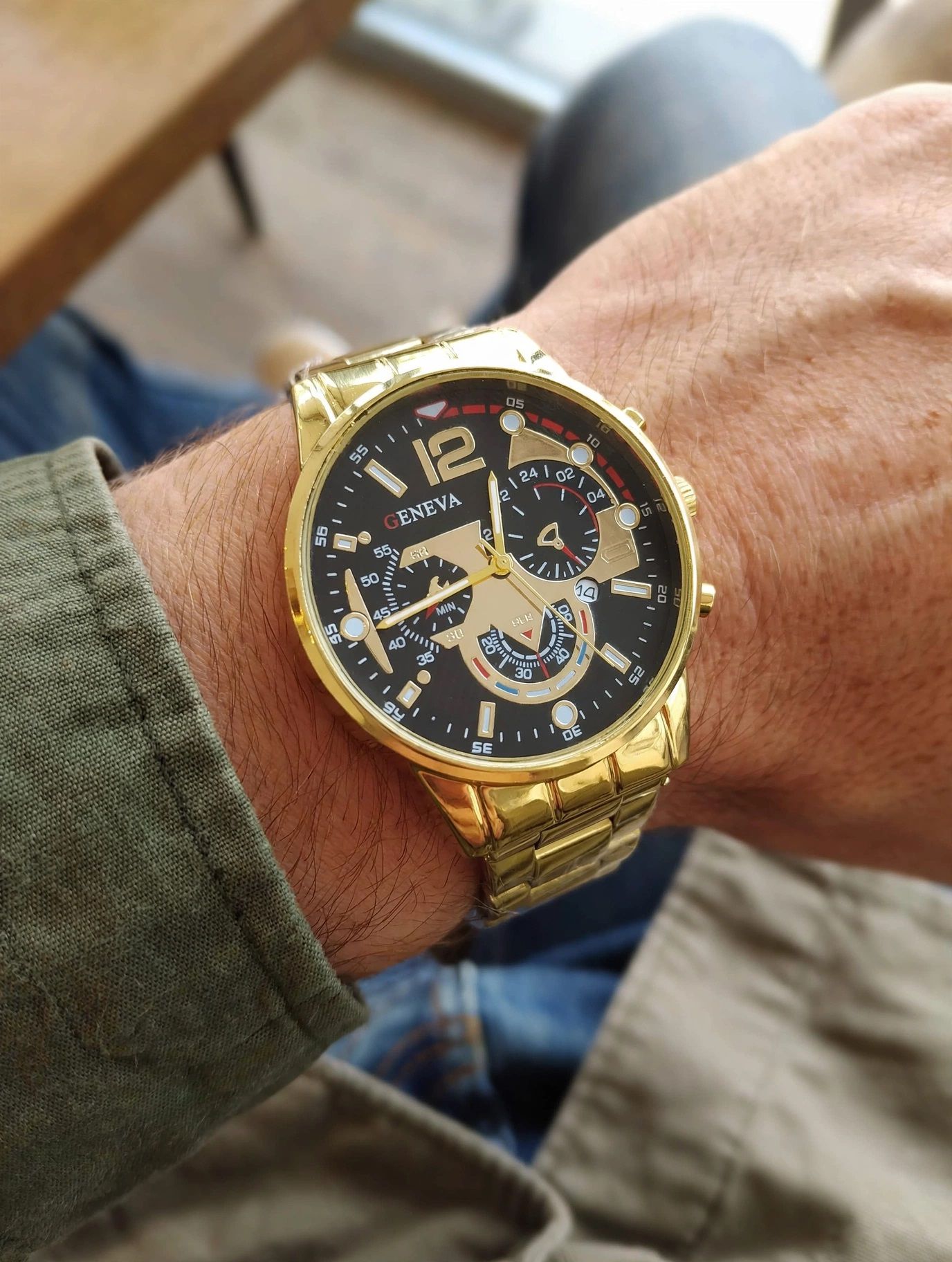 (MW173) Gents chunky design Geneva watch