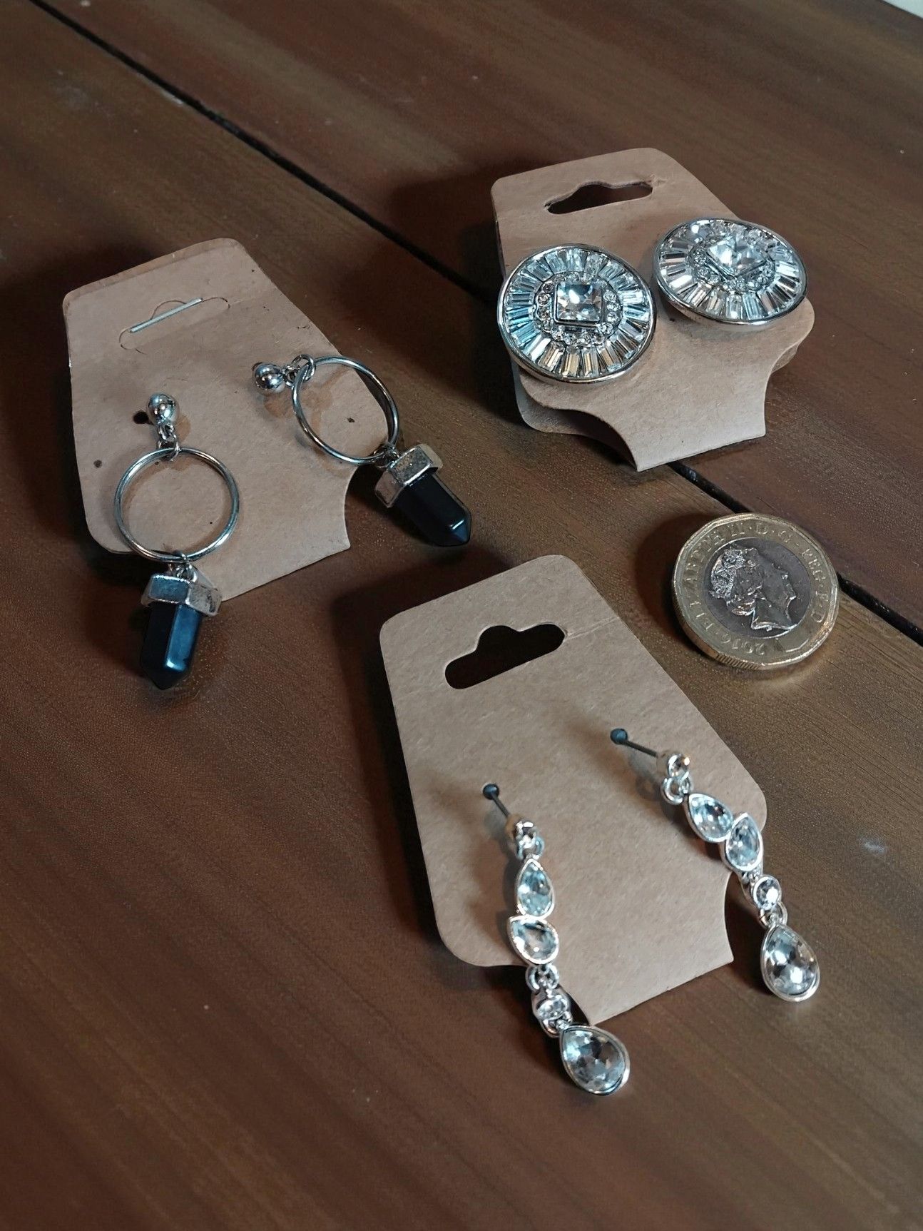 (B-E-32) 3 pairs of earrings Zest and Topman and other