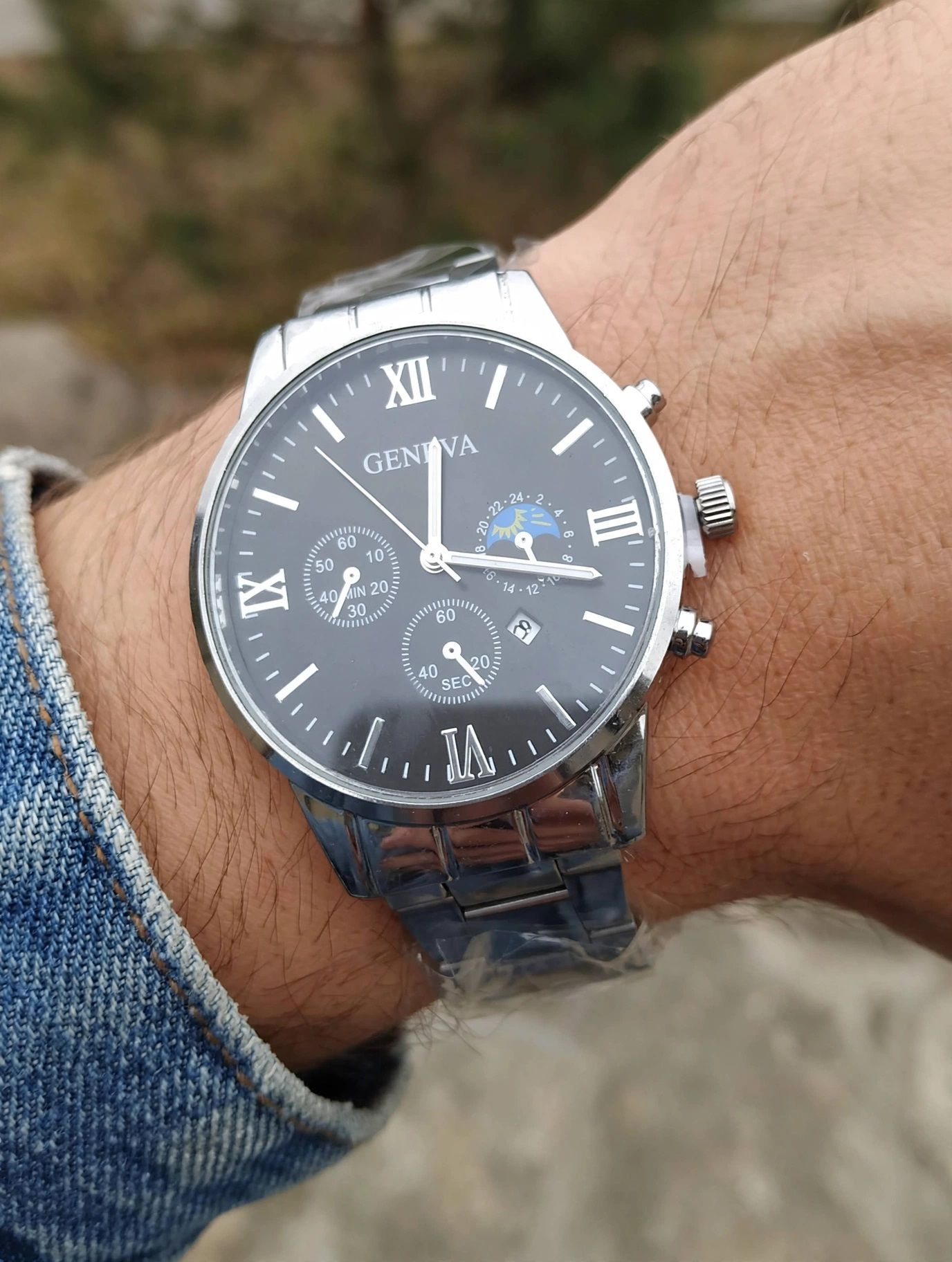 (MW161) Gents chunky design Geneva watch