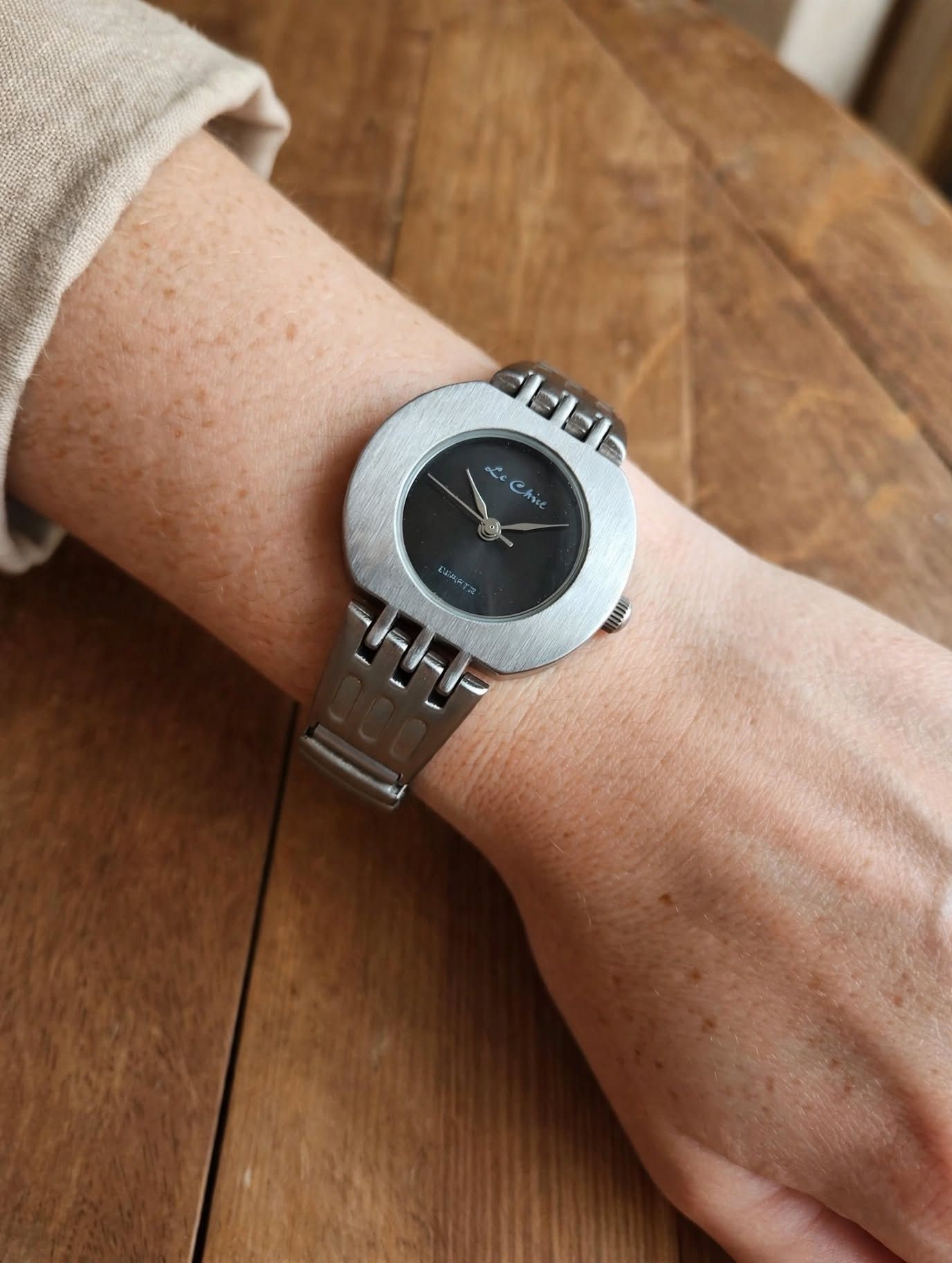 (Lc27) Le Chat ladies/teens brushed stainless steel expandable strap watch