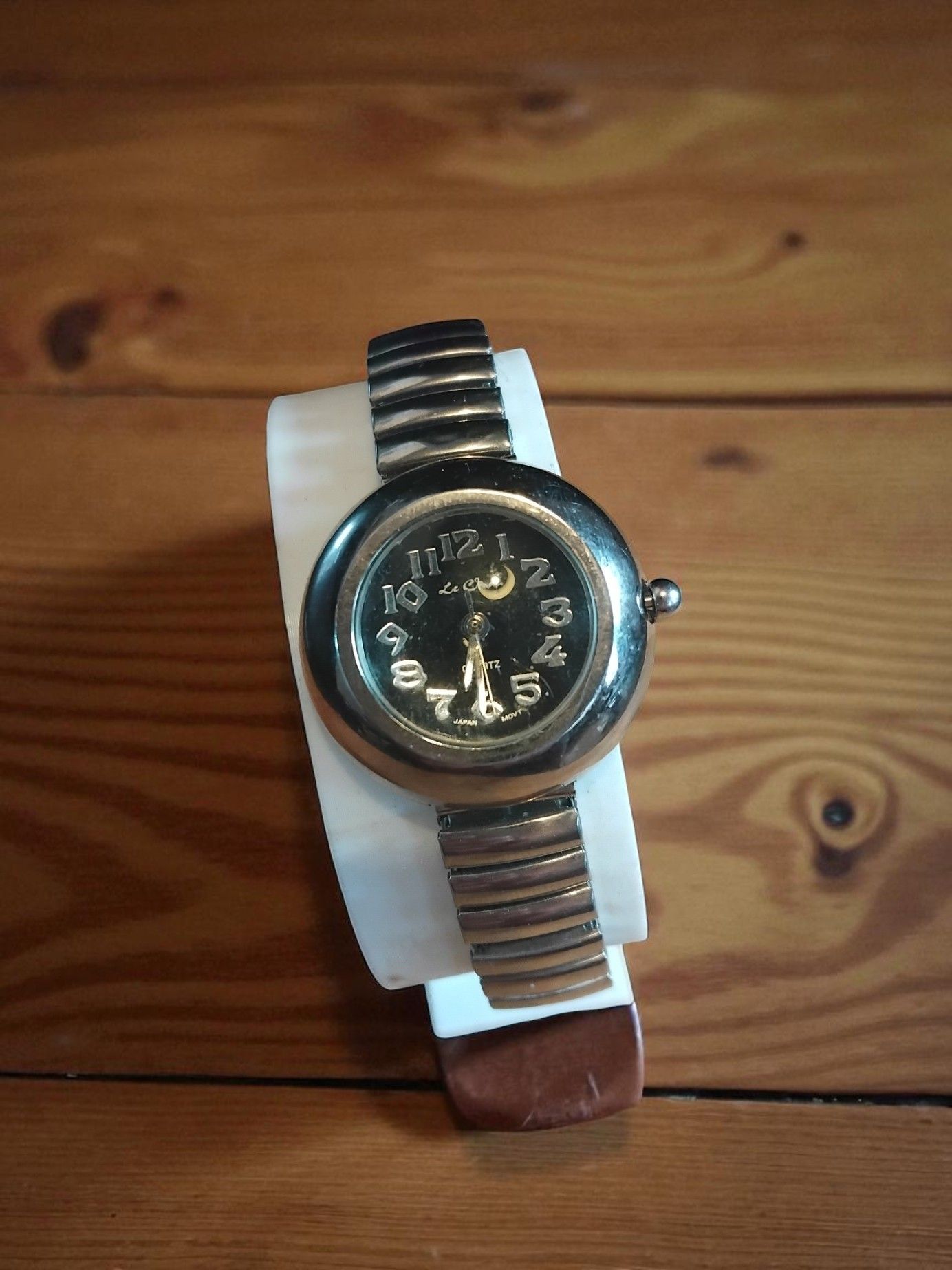 (Lc41) Le Chat ladies/teens stainless steel expandable strap watch