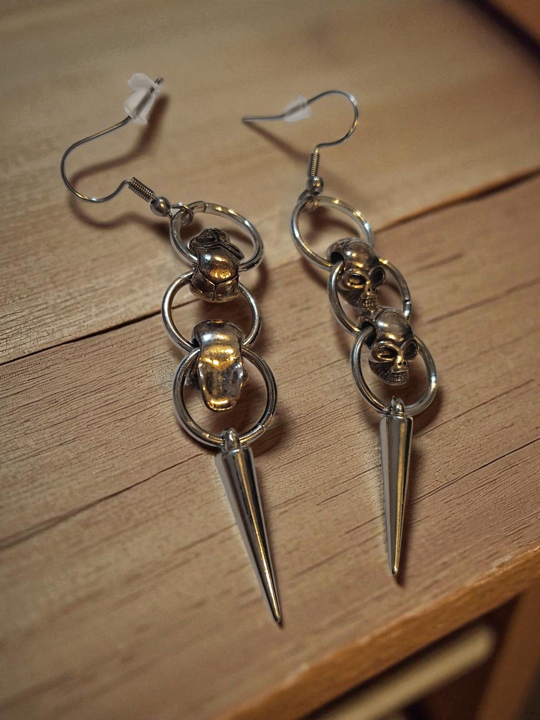 (E19) Goth skull themed dropped earrings boxed