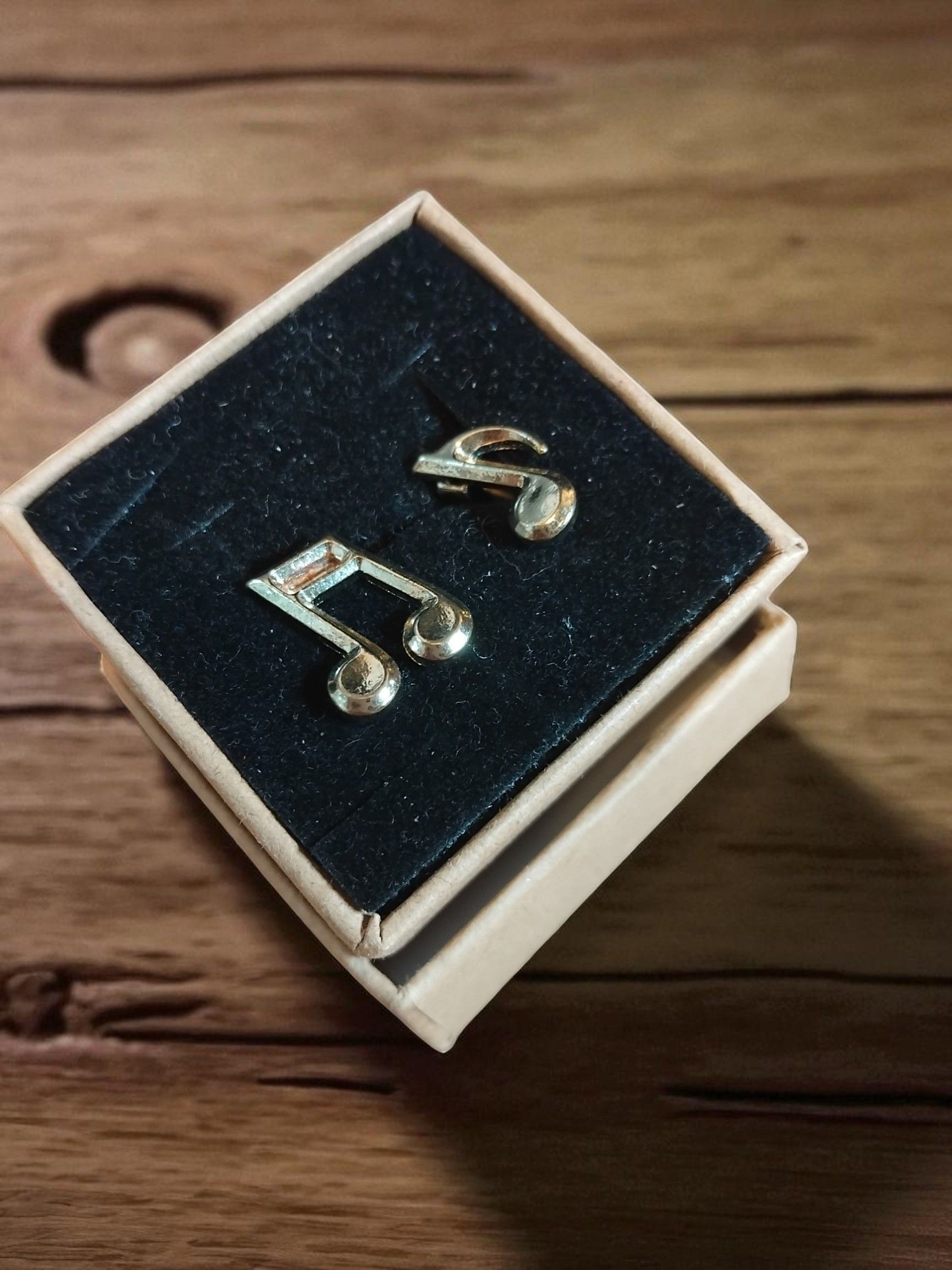 (Cf20) Pair of musical themed boxed cufflinks