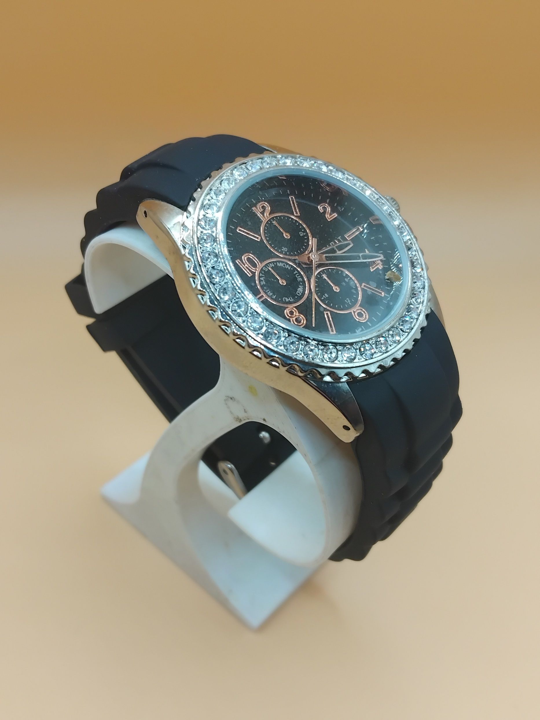 (MW30) Gents durable silicone strap watch from Spirit