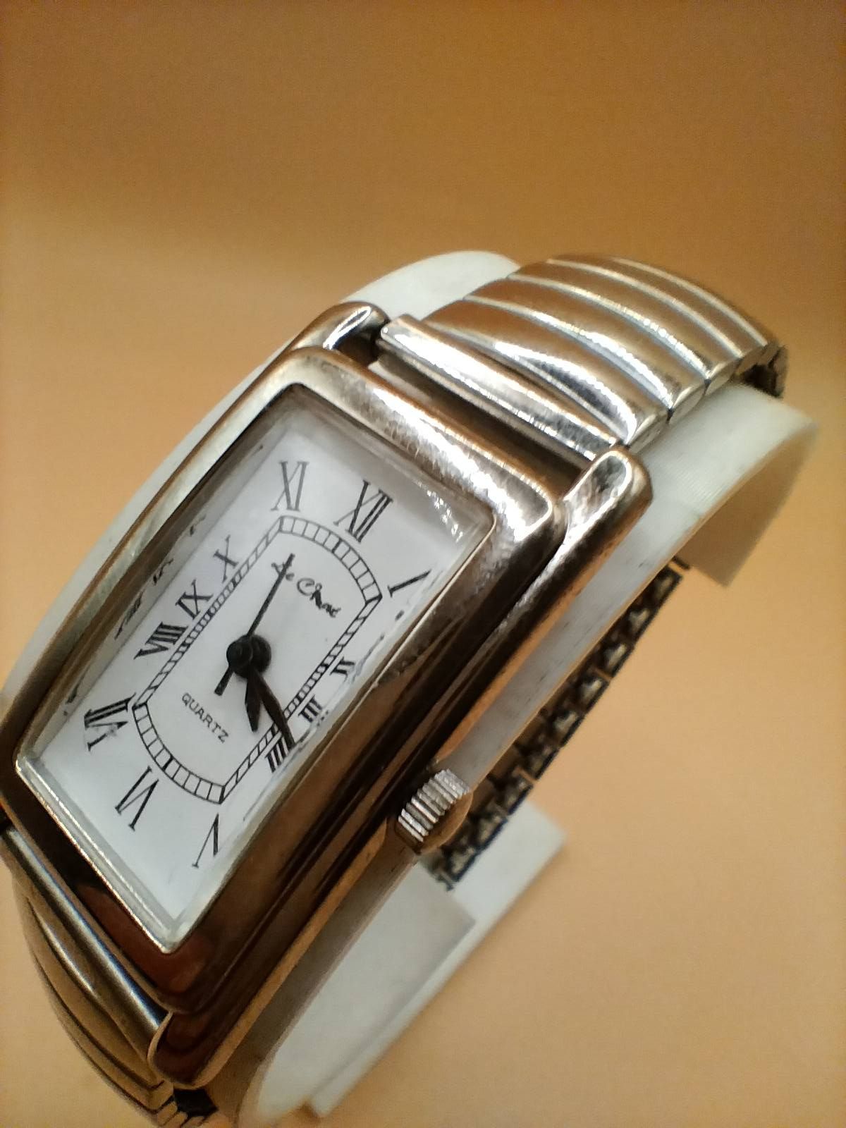 (Lc54) Le Chat Ladies/teens on expandable stainless steel strap watch