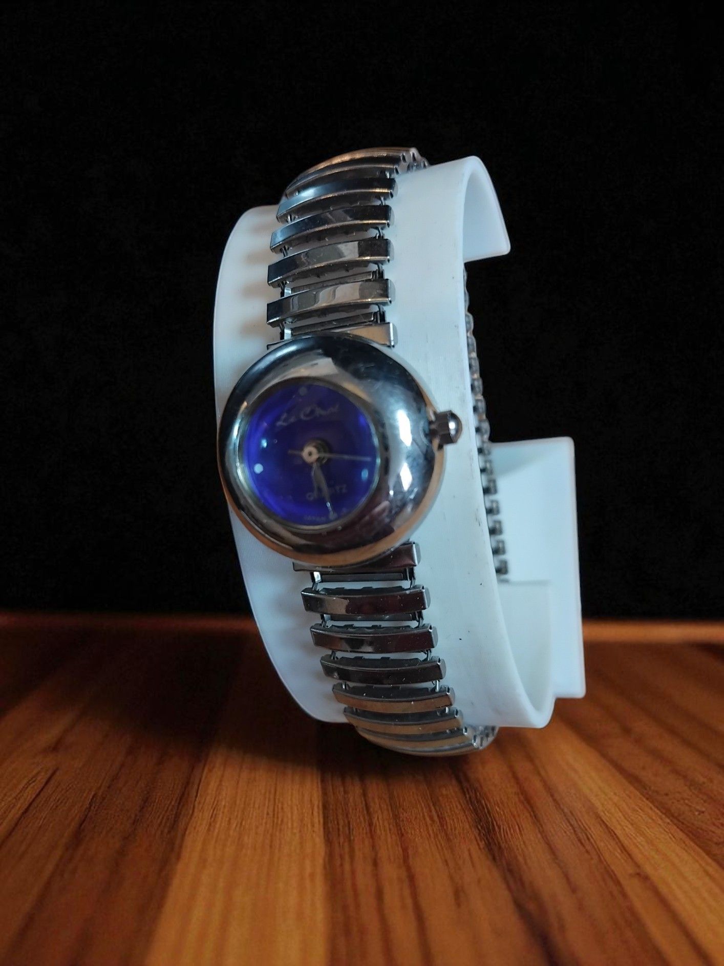 (Lc50) Le Chat ladies/teens Small face on expandable stainless steel strap watch