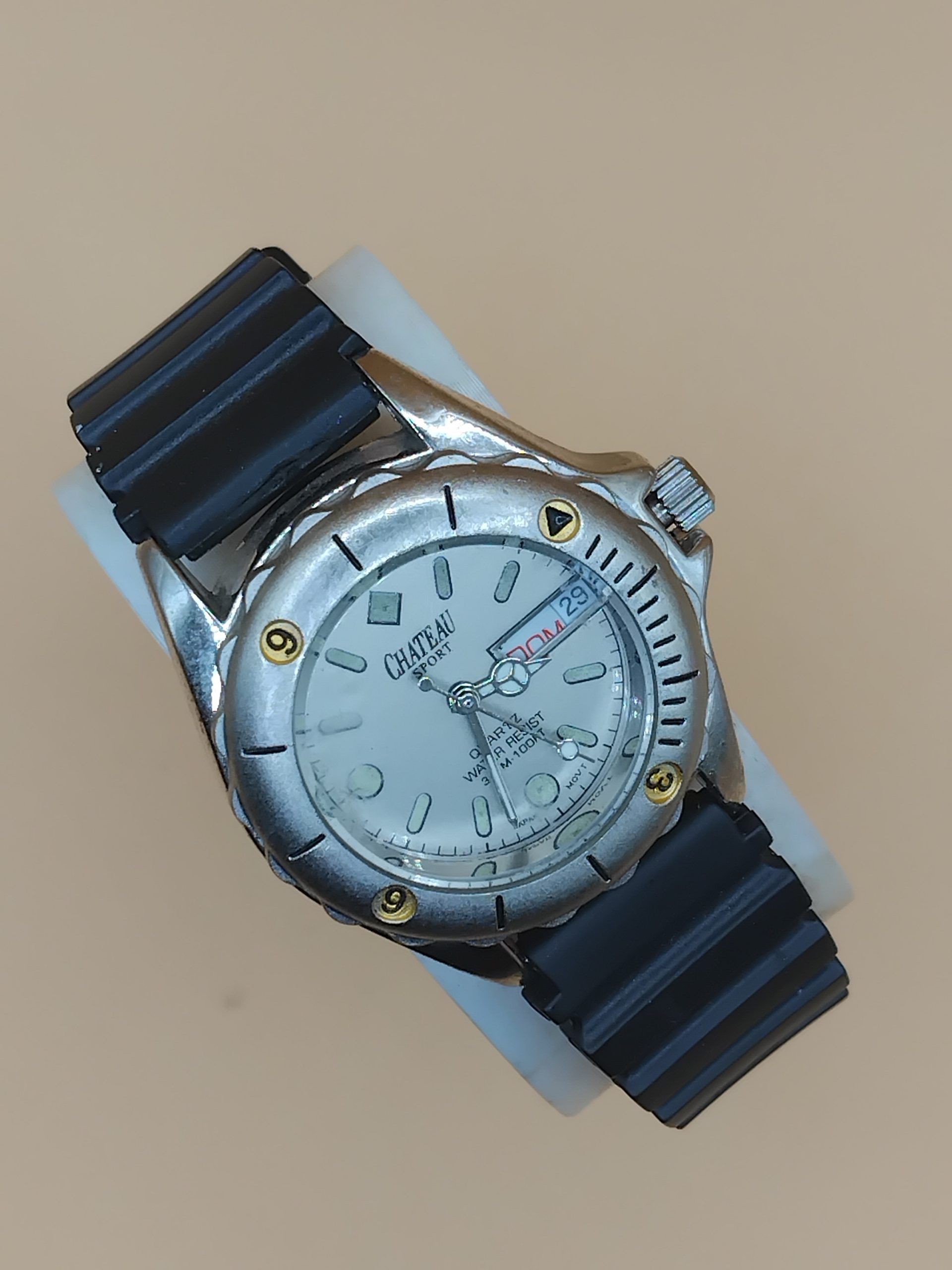 (MW100) Chateau Gents / teenagers watch with date feature