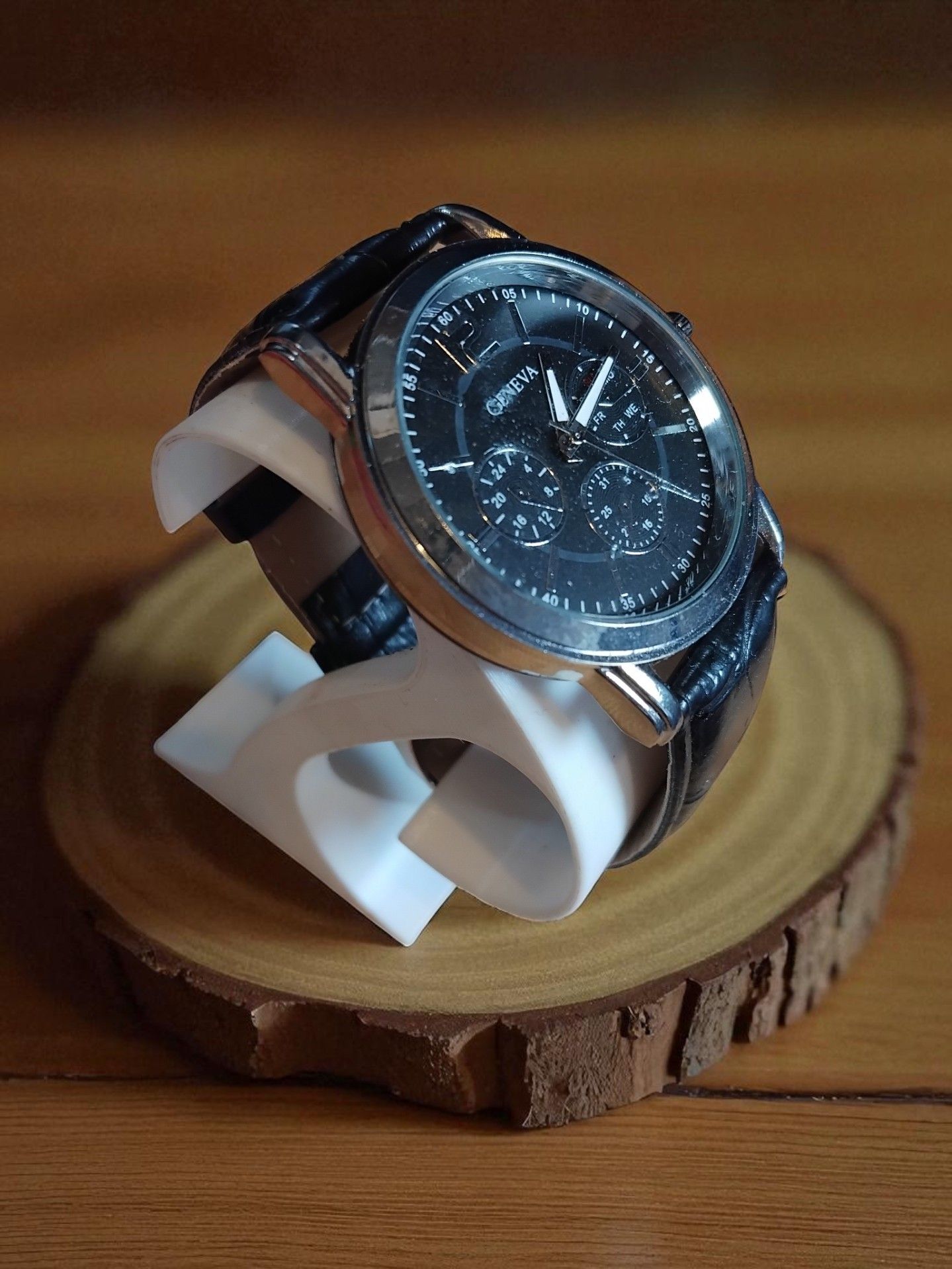 (MW51) Gents/Teenagers Geneva black leather strap watch