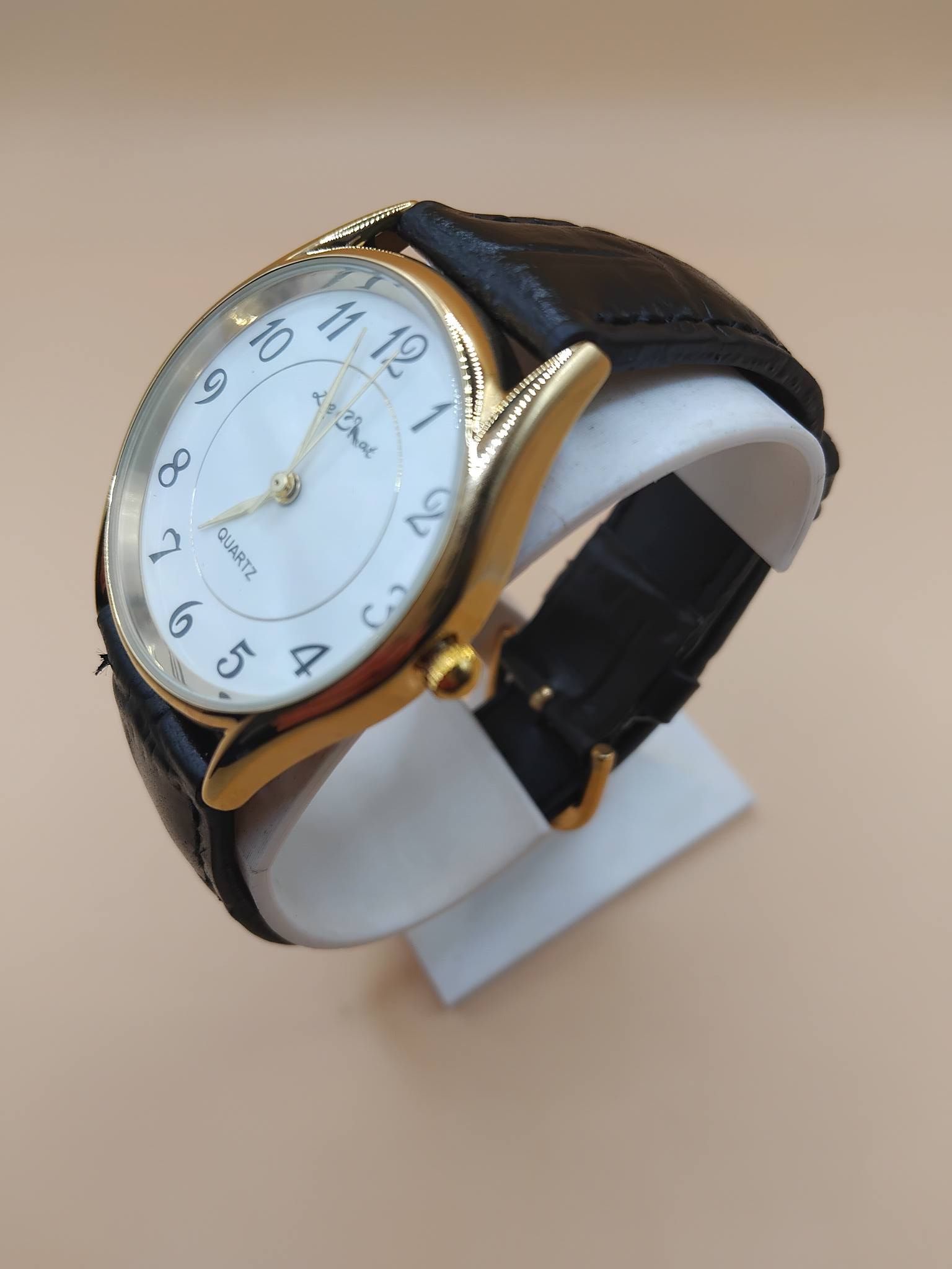 (Lc8) Le Chat ladies / gents soft or hard leather strap watch