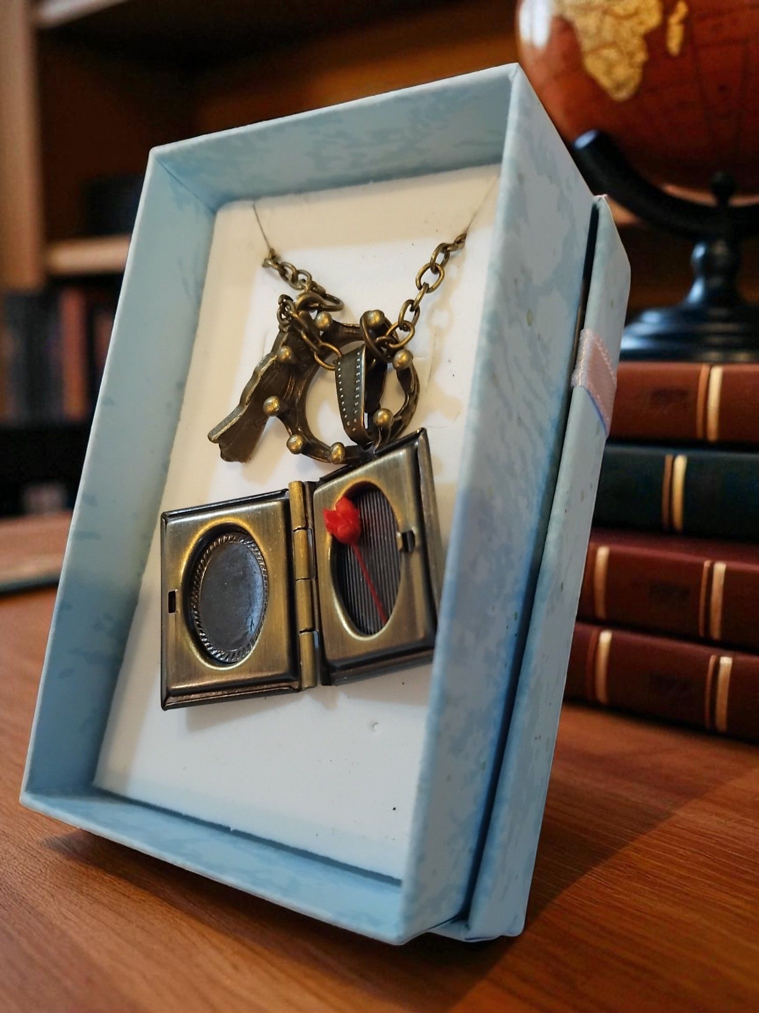 (N57) Locket with red rose crown and prince charming bronzed necklace