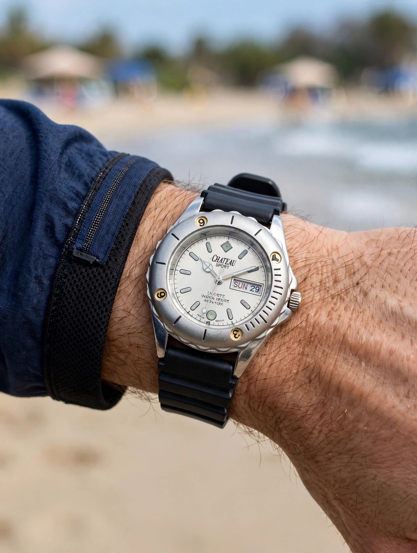(MW100) Chateau Gents / teenagers watch with date feature