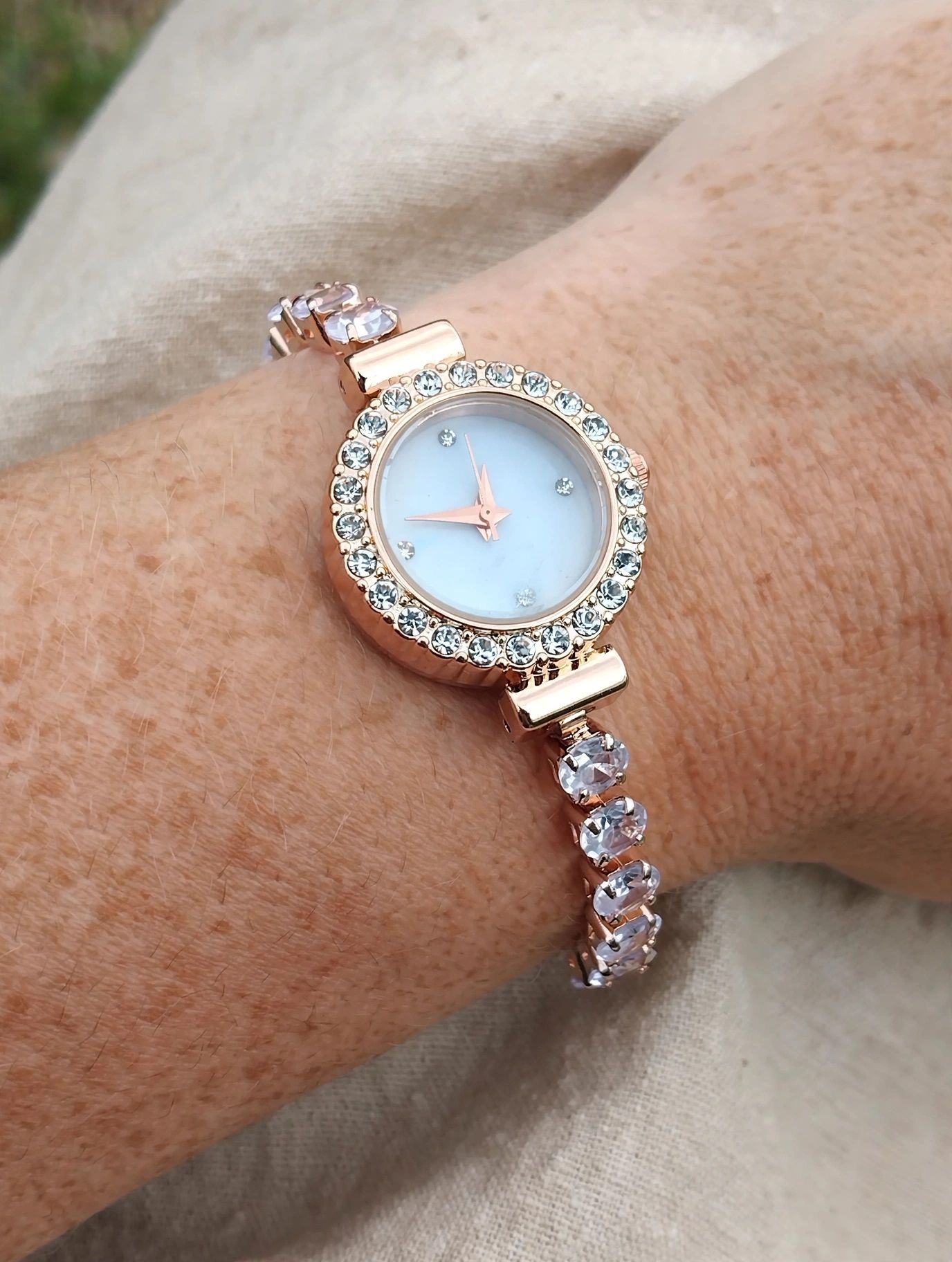(LW8) Ladies teenager clip stainless steel strap watch boxed
