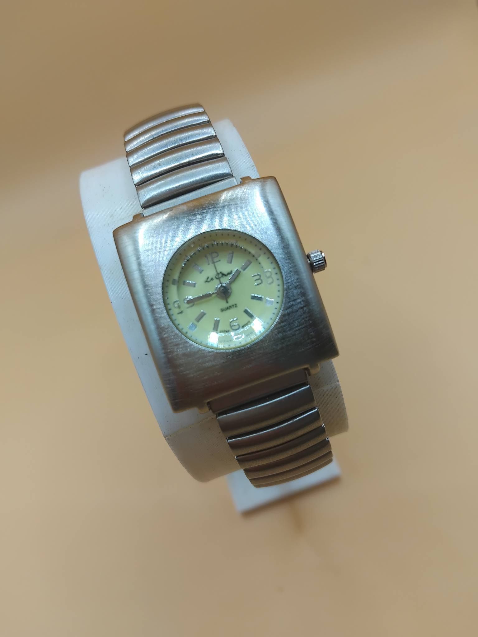 (Lc30) Le Chat ladies/teens brushed stainless steel expandable strap watch