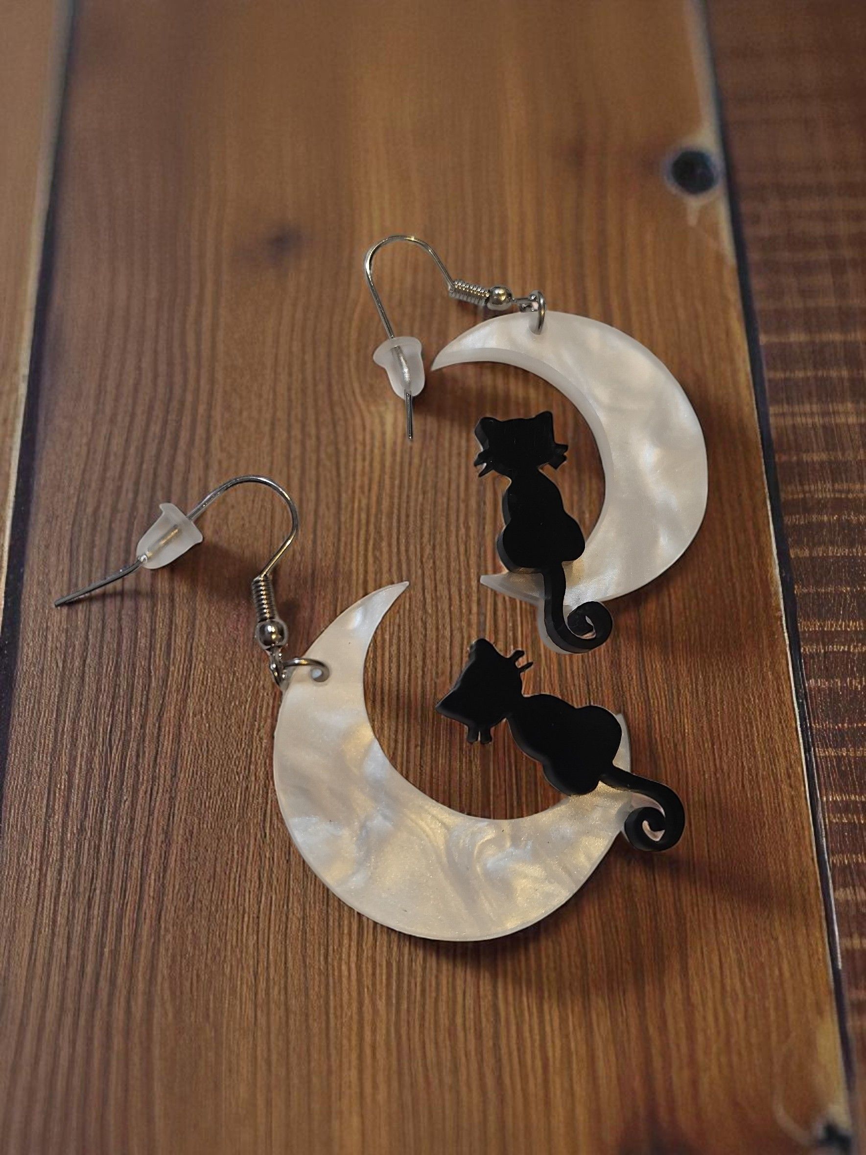(E26) Light weight black cat sat on the moon pair of boxed earrings