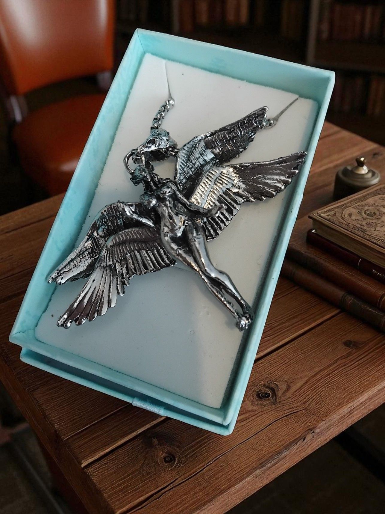 (N30) Seusuk classic four winged angel pendant necklace