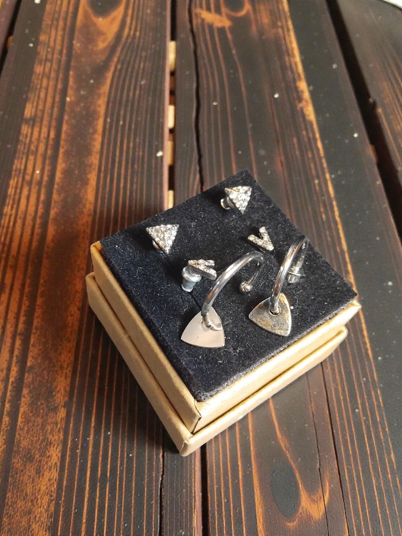 (B-E-50) 3 x pairs of unisex Topman ear studs