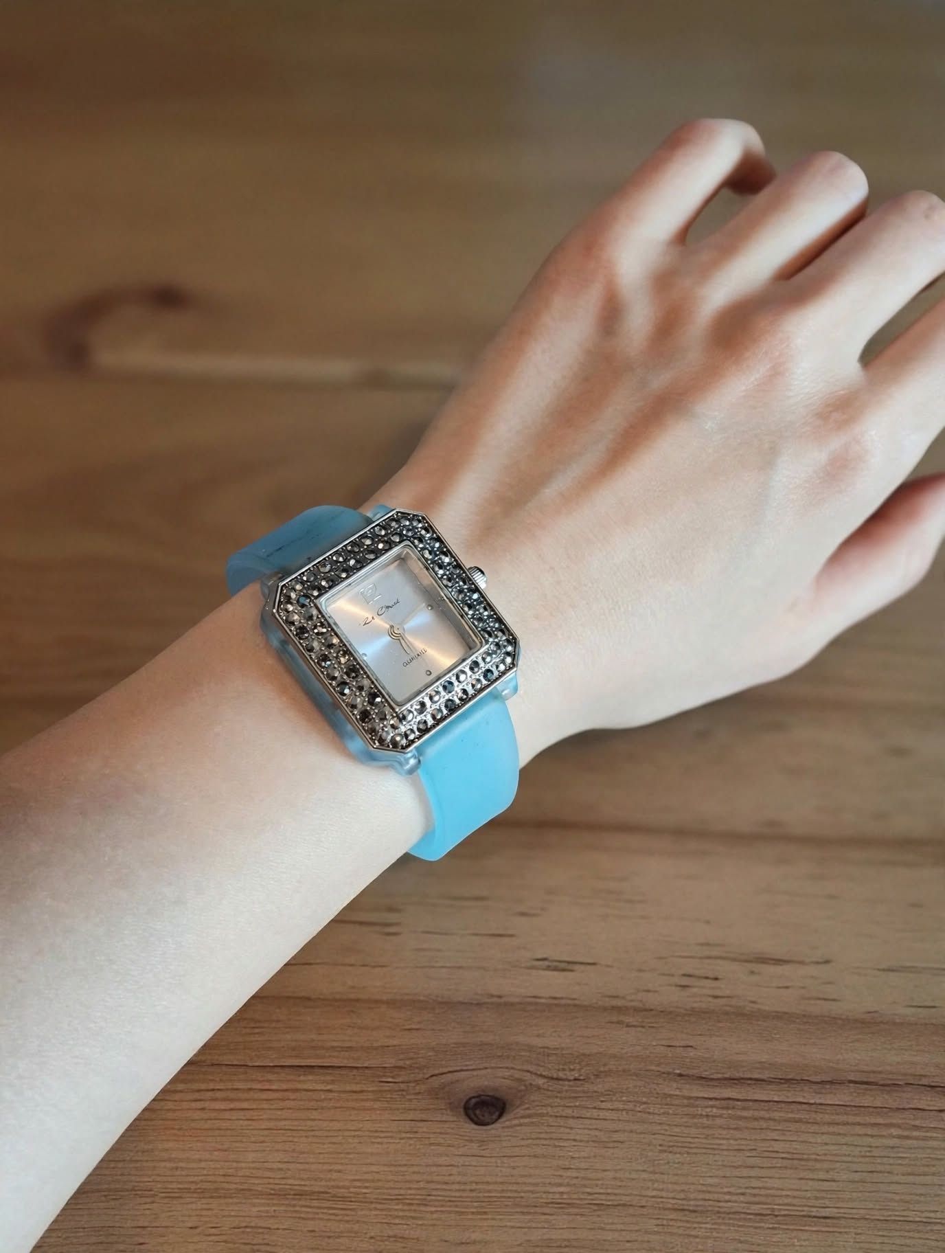 (Lc22) Le Chat ladies/teens blue silicone strap watch with rhinestones