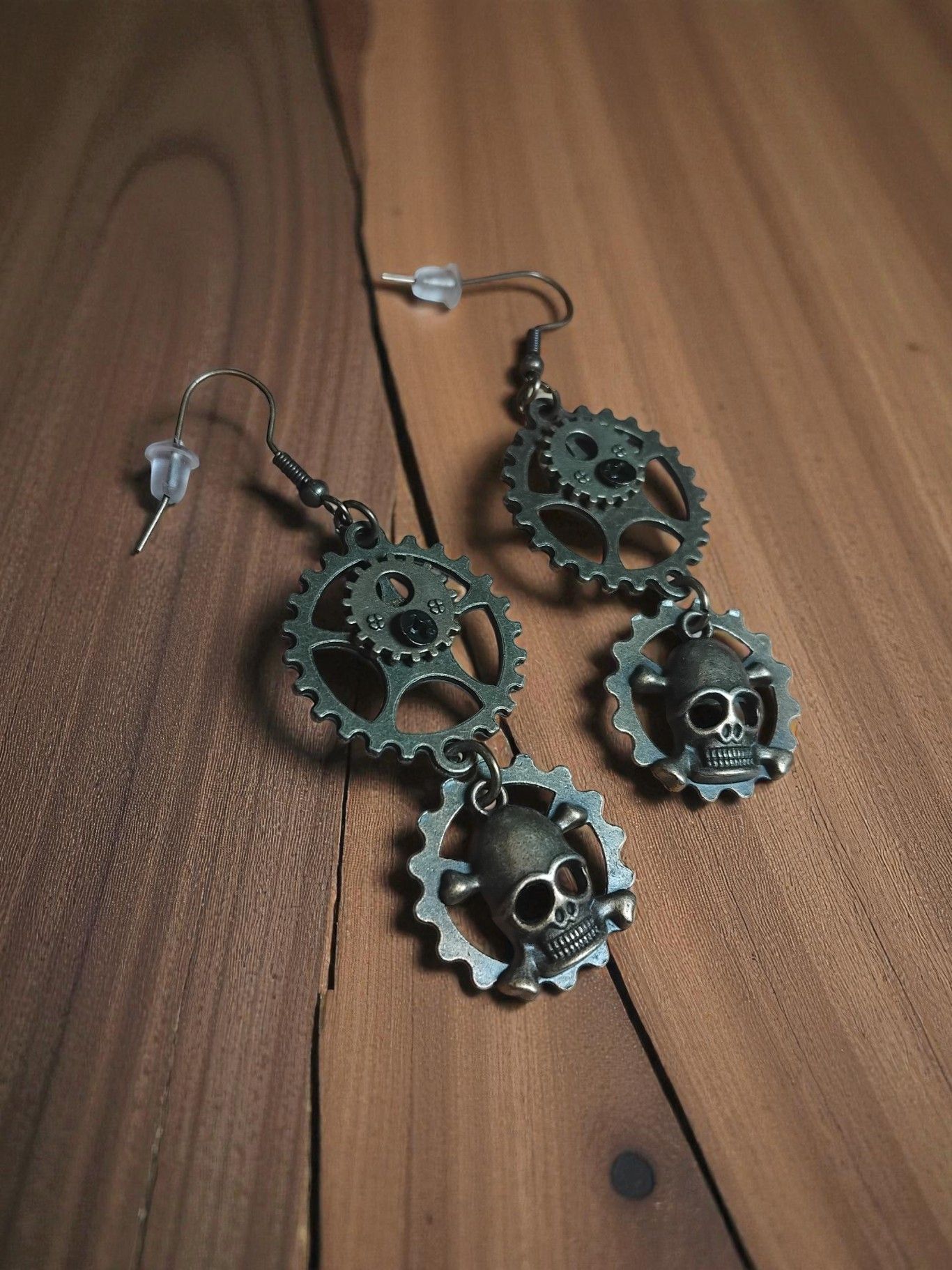 (E72) Pair of steampunk / goth earrings