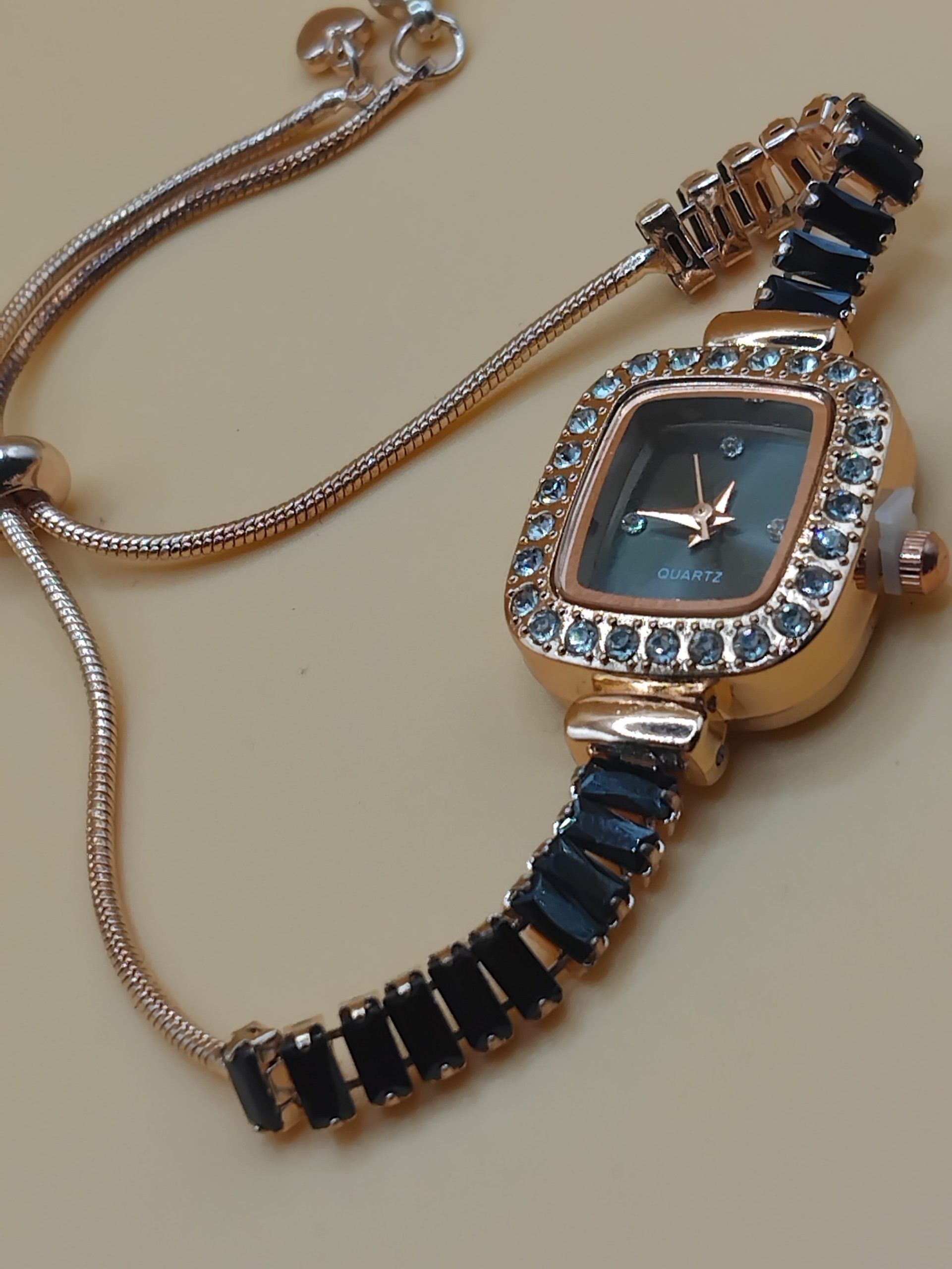 (LW6) Ladies teenager drawstring watch boxed