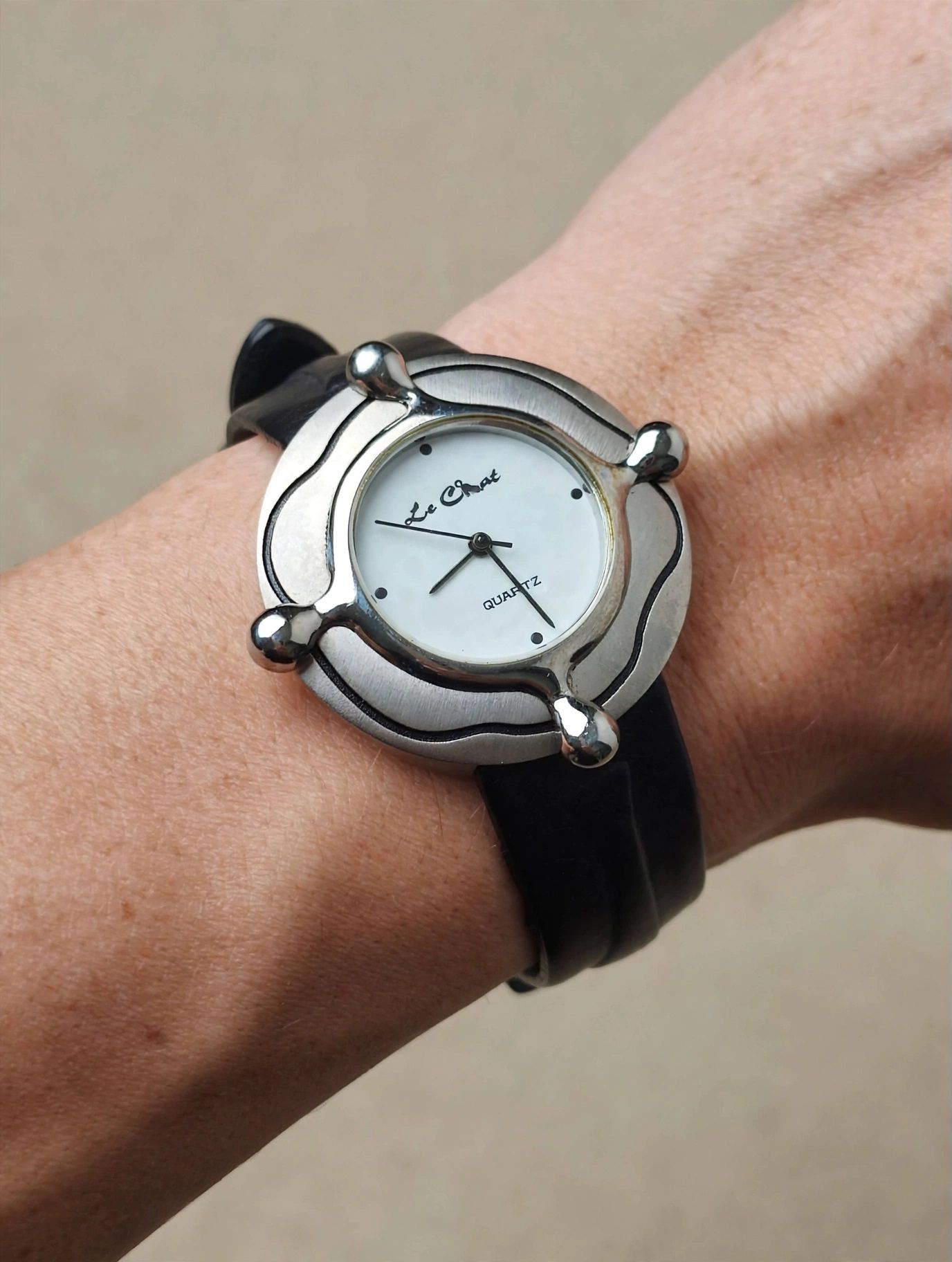 (Lc18) Le Chat ladies/teens leather strap watch with rhinestones