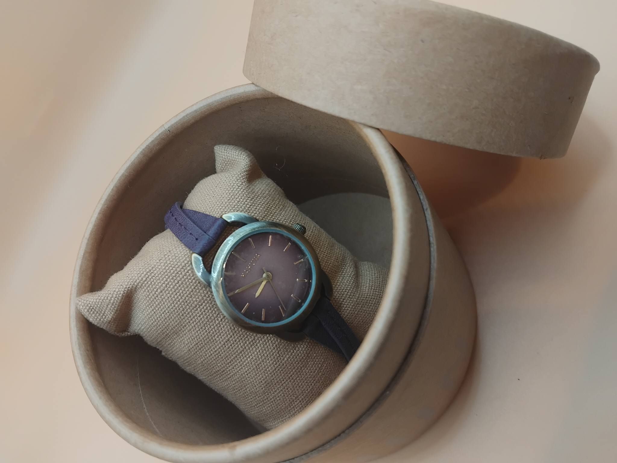 (LW210) Kahuna of Hawaii boxed ladies / teenagers watch