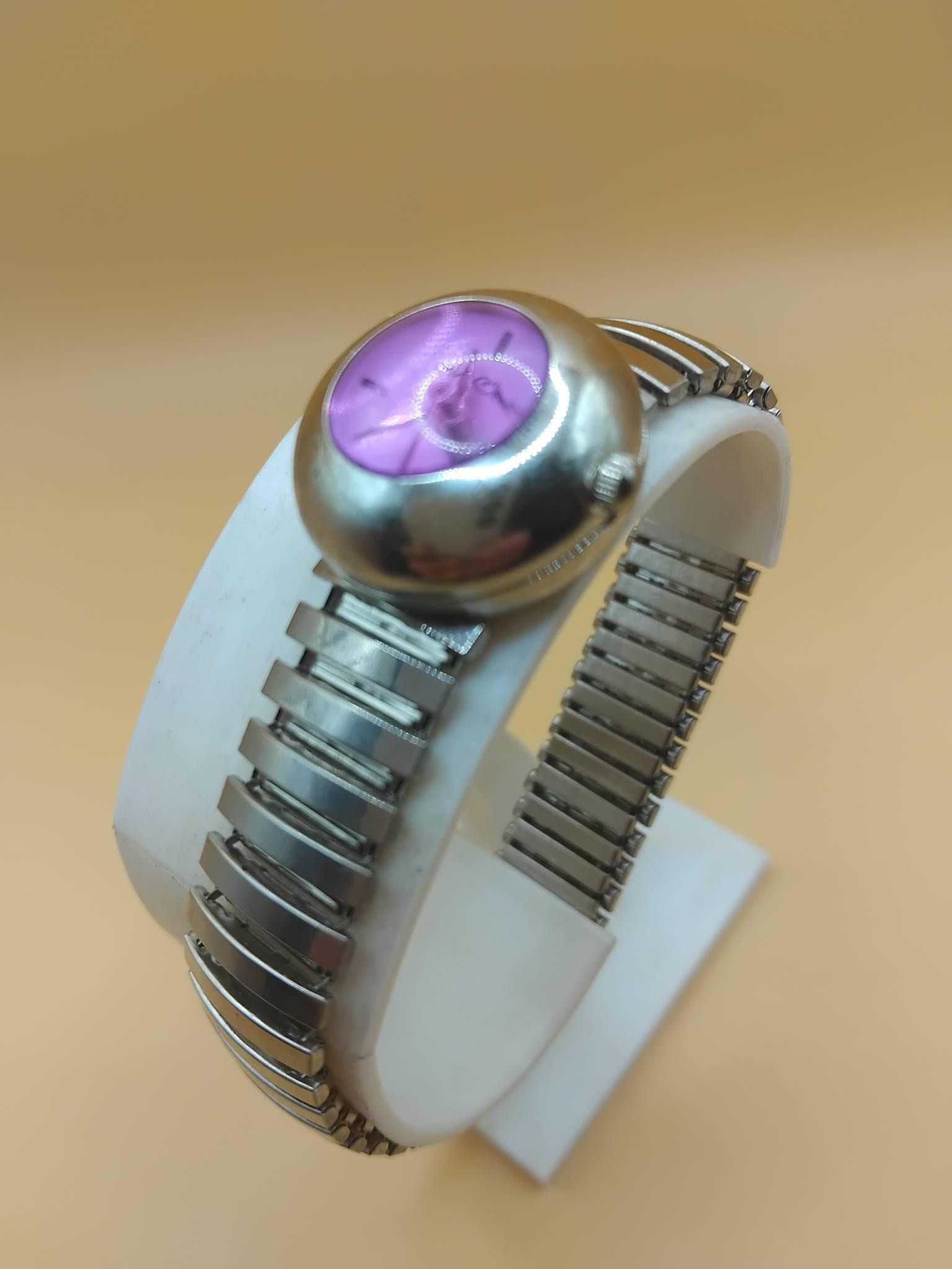(Lc50) Le Chat ladies/teens Small face on expandable stainless steel strap watch