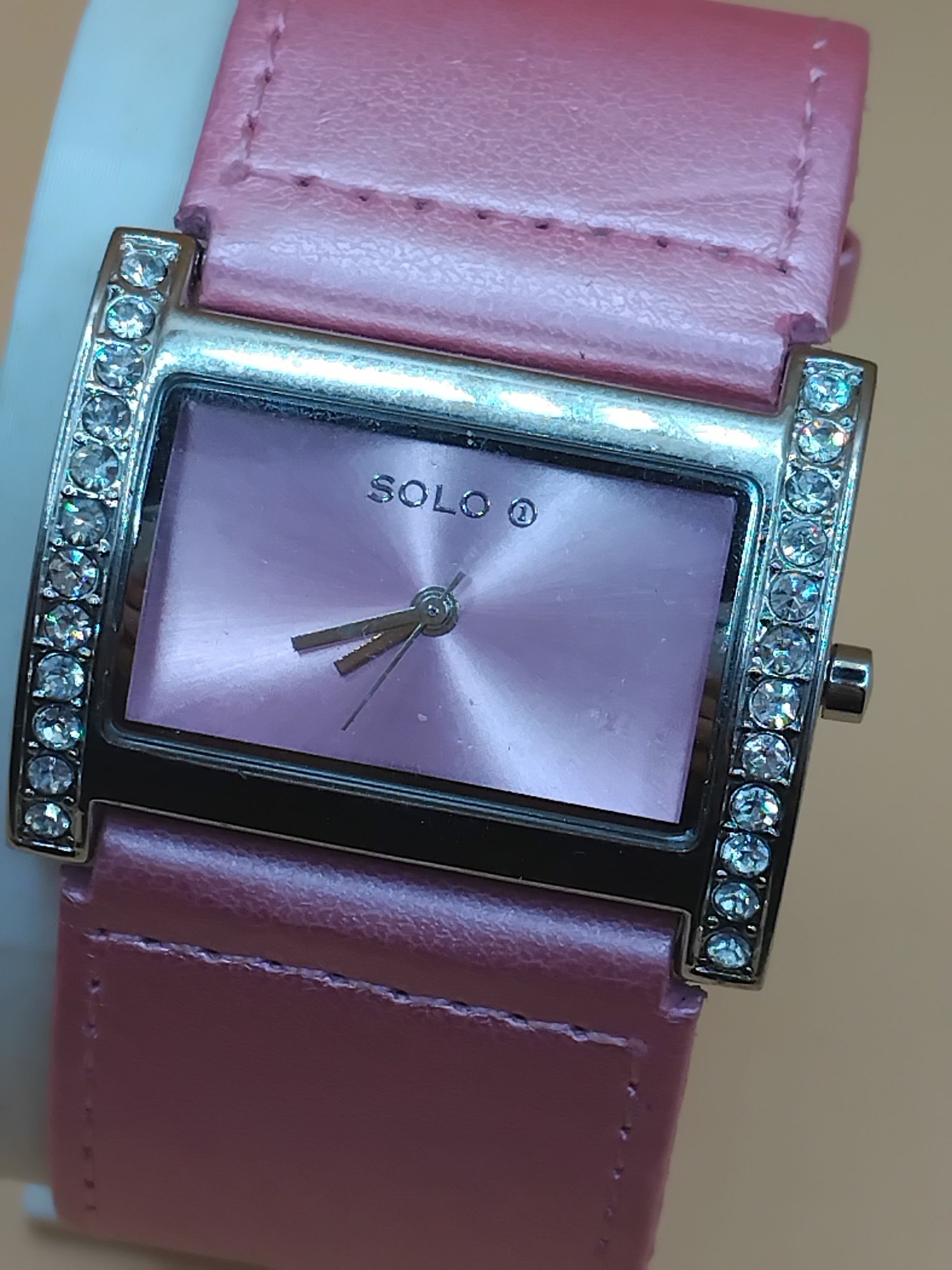 (LW79) SOLO Ladies pink thick banded leather strap wrist watch
