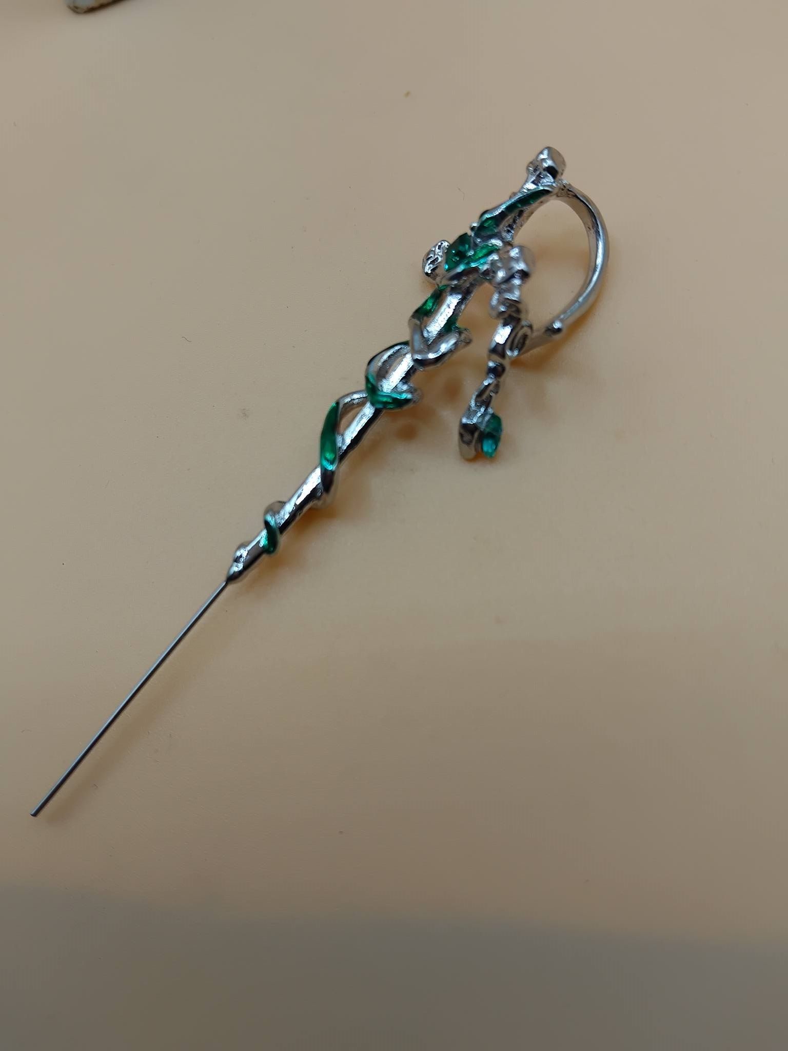 (E80) Ladies Single Goth punk style over ear earring
